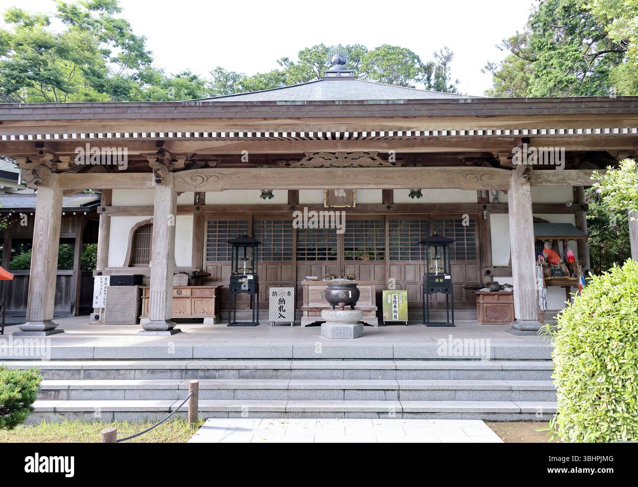 A photo shows Kanjizaiji Temple, a Shingon Buddhist temple and the 40th temple of Shikoku 88 temples pilgrimage in Ainan Town, Ehime Prefecture, Shikoku region in Japan on June 3, 2025. Shikoku 88 temples pilgrimage refers to a Buddhist pilgrimage trail that is be found across the Shikoku region in Japan, a scenic region of Japan where visitors have some traditional experiences. ( The Yomiuri Shimbun via AP Images ) Stockfoto