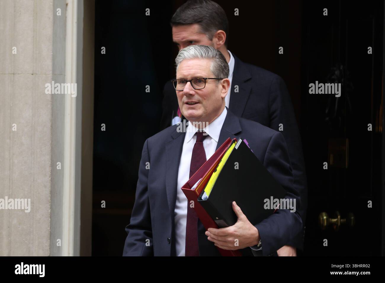 London, Großbritannien. Juni 2025. Der britische Premierminister Sir Keir Starmer verlässt die Downing Street 10, um an den wöchentlichen Fragen des Premierministers der PMQ im Parlament teilzunehmen. Quelle: Uwe Deffner/Alamy Live News Stockfoto London, Großbritannien. Juni 2025. Der britische Premierminister Sir Keir Starmer verlässt die Downing Street 10, um an den wöchentlichen Fragen des Premierministers der PMQ im Parlament teilzunehmen. Quelle: Uwe Deffner/Alamy Live News Stockfoto