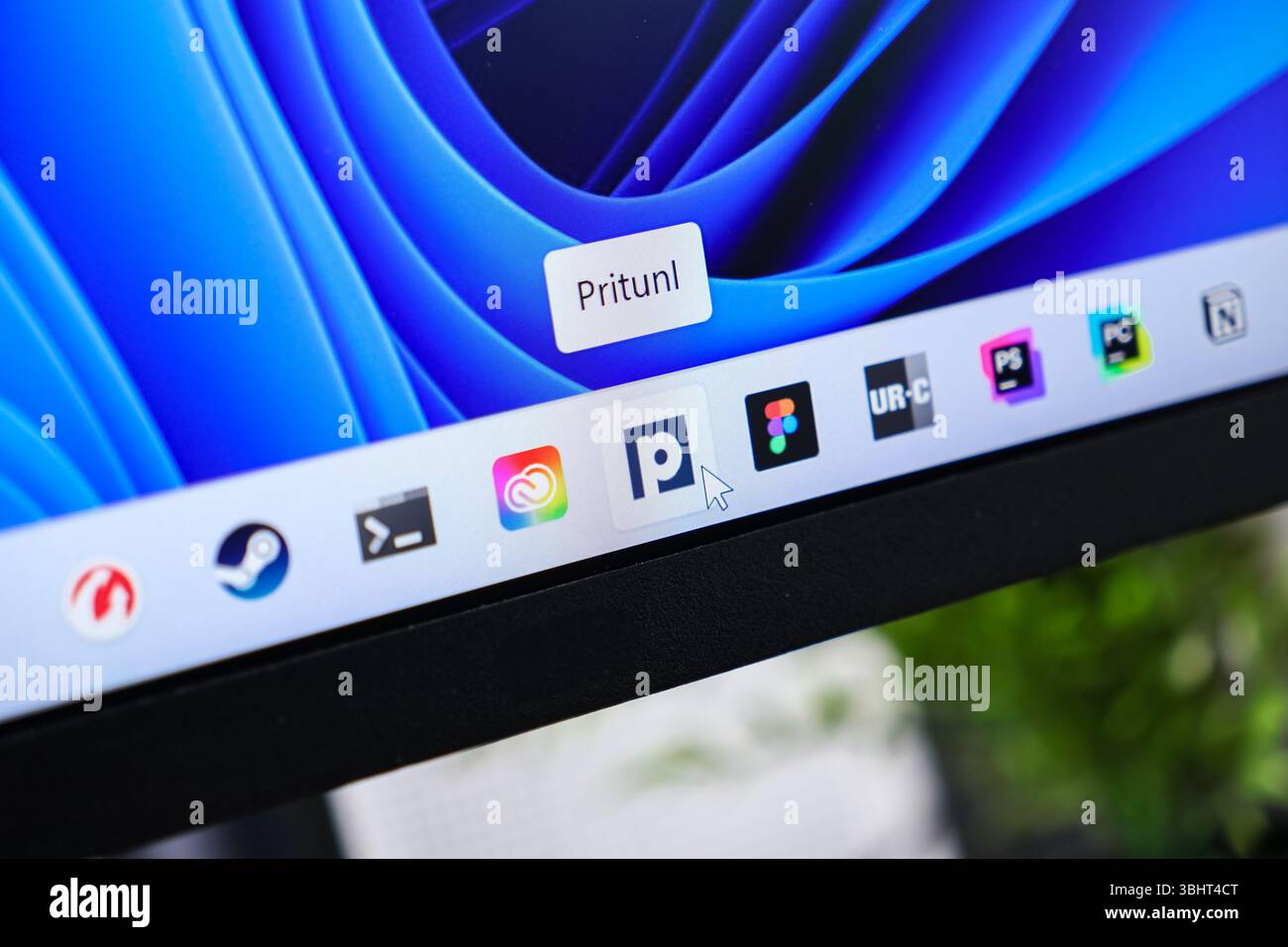 Posen, Polen - 6. Juni 2025: Pritunl Software-Schnittstelle sichtbar auf Windows 11 Desktop, ein Mauszeiger zeigt Interaktion an und repräsentiert moderne di Stockfoto