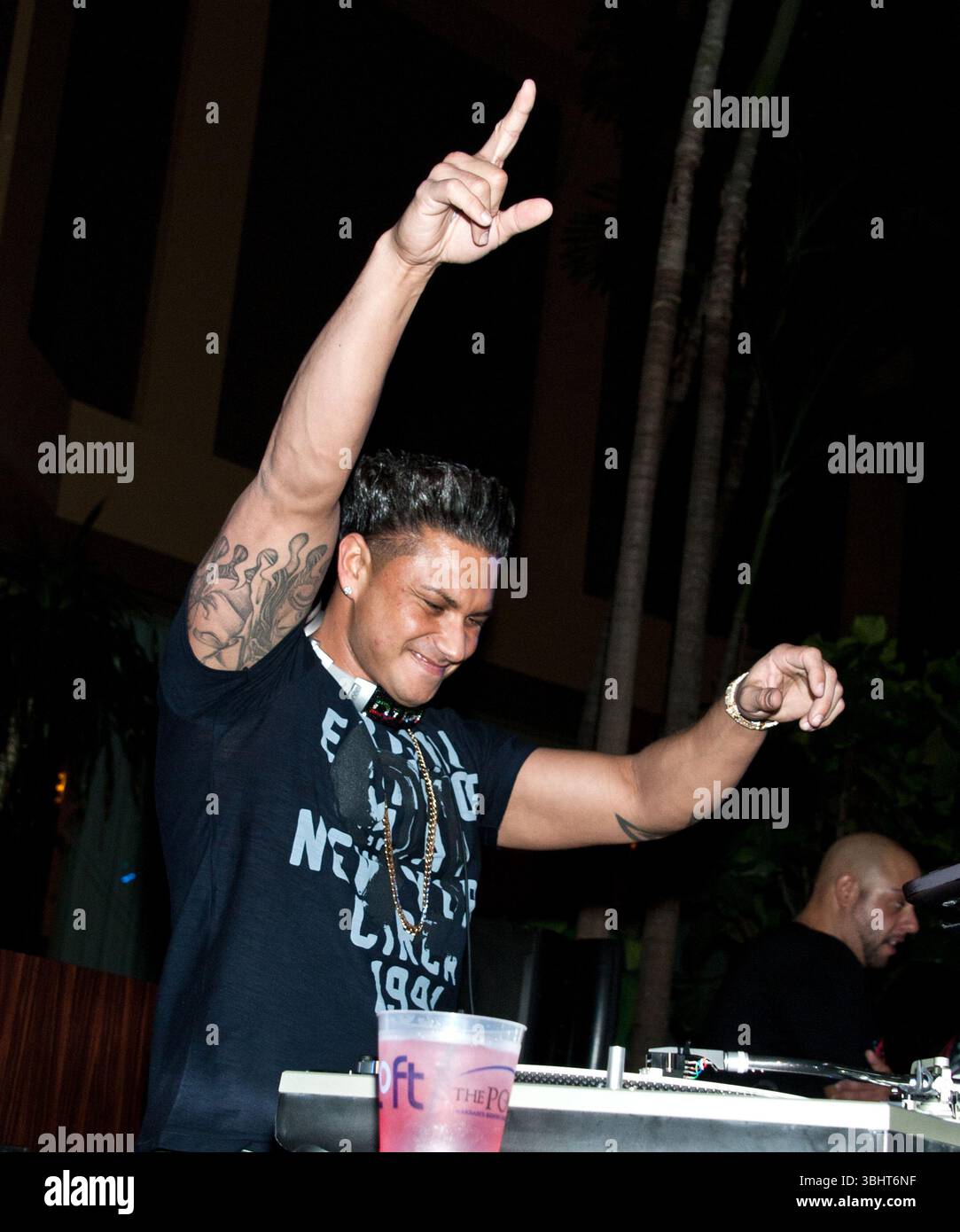 Paul Delvecchio alias DJ Pauly D im Pool After Dark im Harrah's Resort in Atlantic City, New Jersey - 31. März 2012 Stockfoto