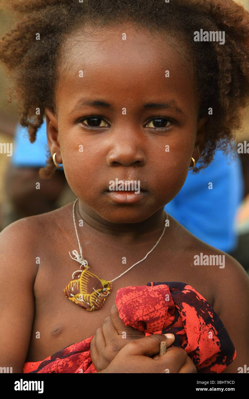 Diese ausdrucksstarken Bilder heben Gesichter, Identität und Traditionen nigerianisch-afrikanischer Gemeinschaften hervor. Stockfoto