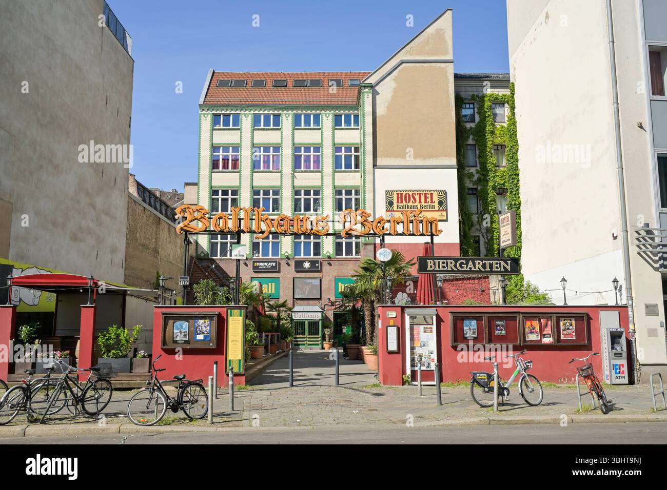 Ballhaus und Hostel, Chausseestraße, Bezirk Mitte, Berlin, Deutschland *** Ballhaus und Hostel, Chausseestraße, Bezirk Mitte, Berlin, Deutschland Stockfoto