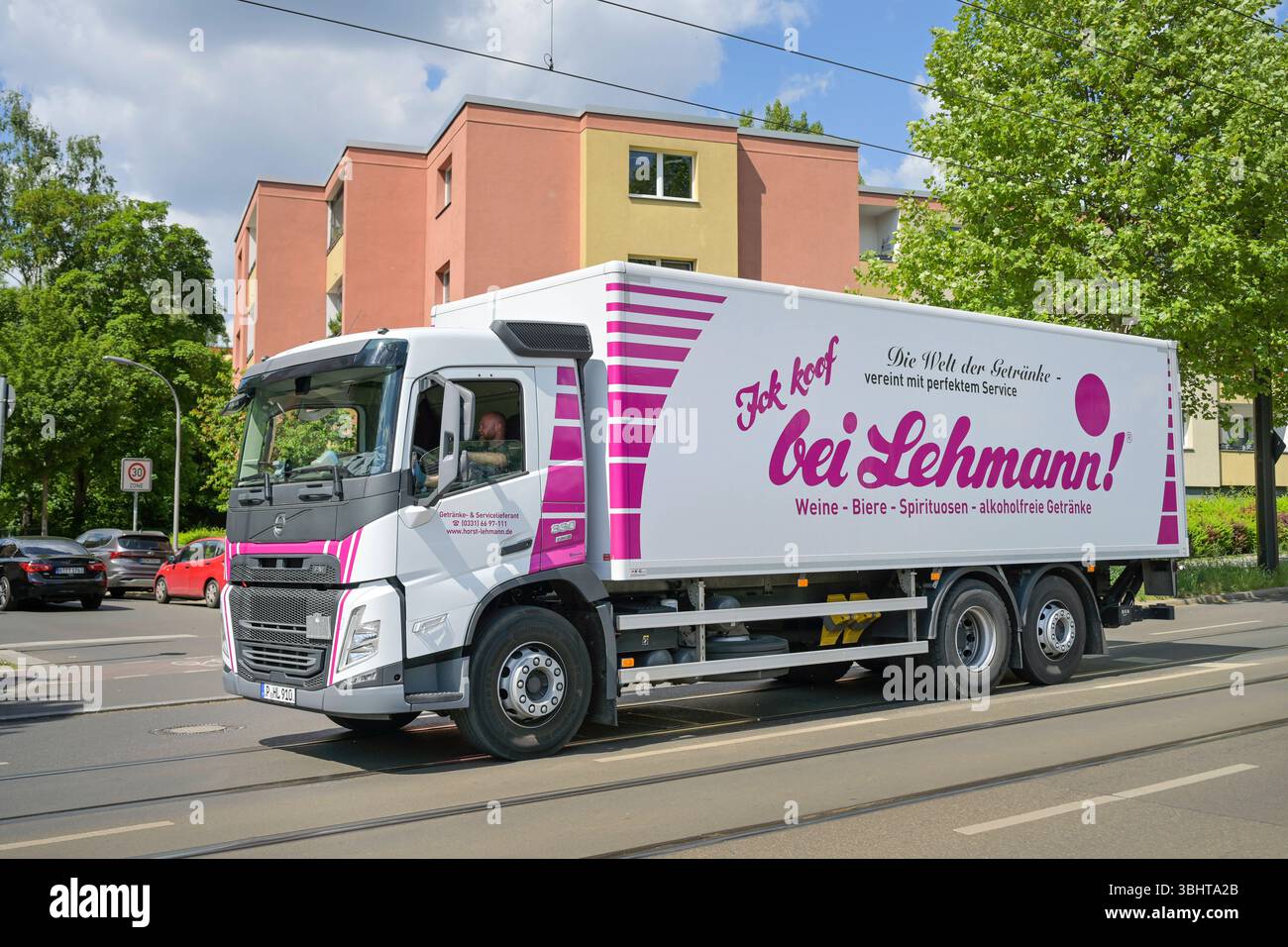 Lieferwagen LKW, Getränke Lehmann, Bernauer Straße, Bezirk Mitte, Berlin, Deutschland *** Lieferwagen, Getränke Lehmann, Bernauer Straße, Bezirk Mitte, Berlin, Deutschland Stockfoto