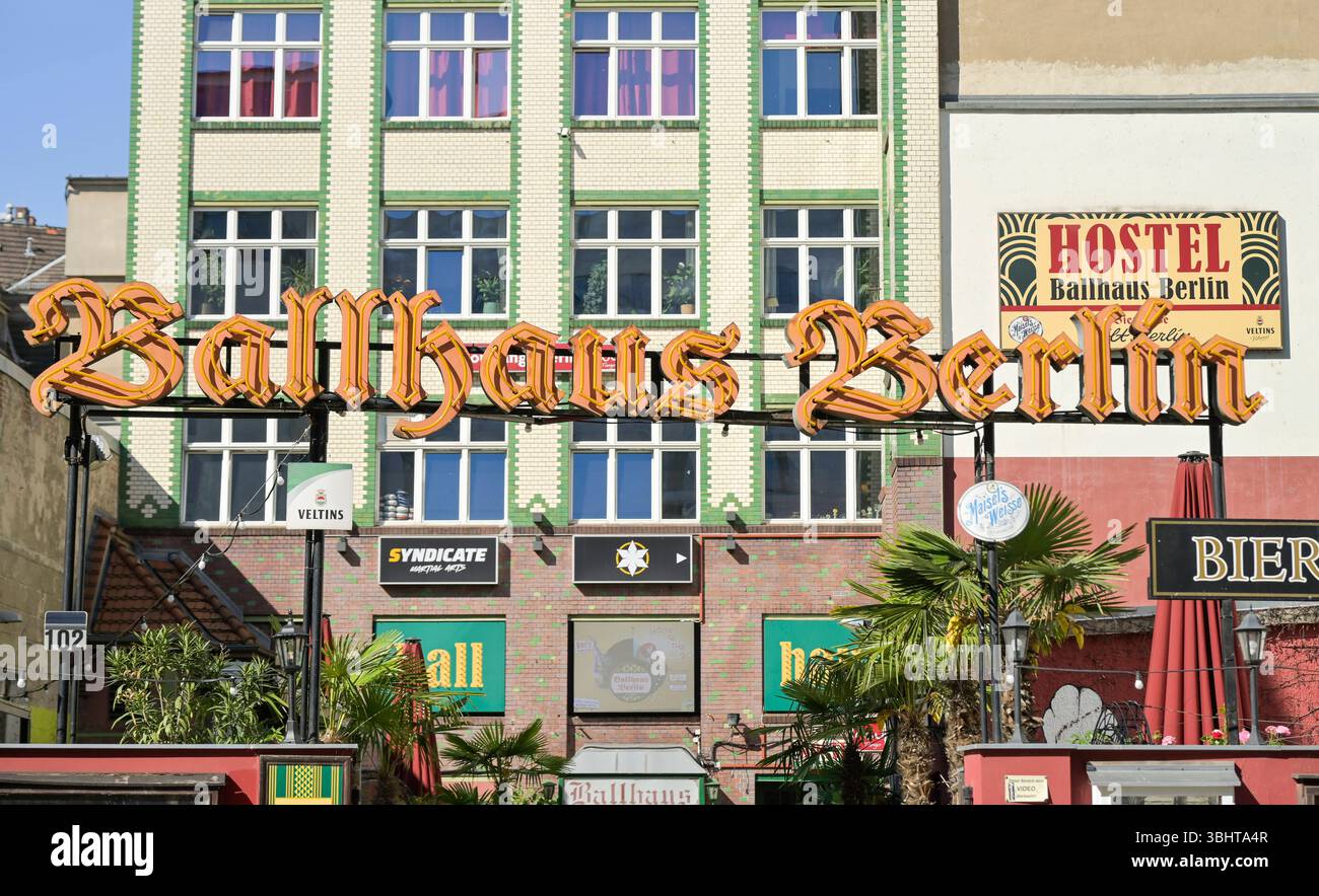Ballhaus und Hostel, Chausseestraße, Bezirk Mitte, Berlin, Deutschland *** Ballhaus und Hostel, Chausseestraße, Bezirk Mitte, Berlin, Deutschland Stockfoto
