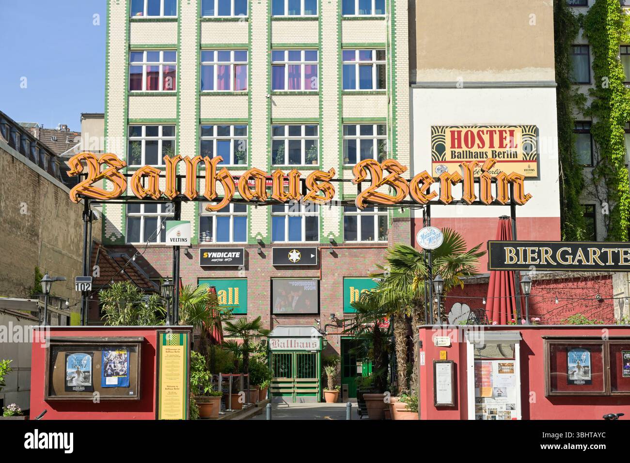 Ballhaus und Hostel, Chausseestraße, Bezirk Mitte, Berlin, Deutschland *** Ballhaus und Hostel, Chausseestraße, Bezirk Mitte, Berlin, Deutschland Stockfoto