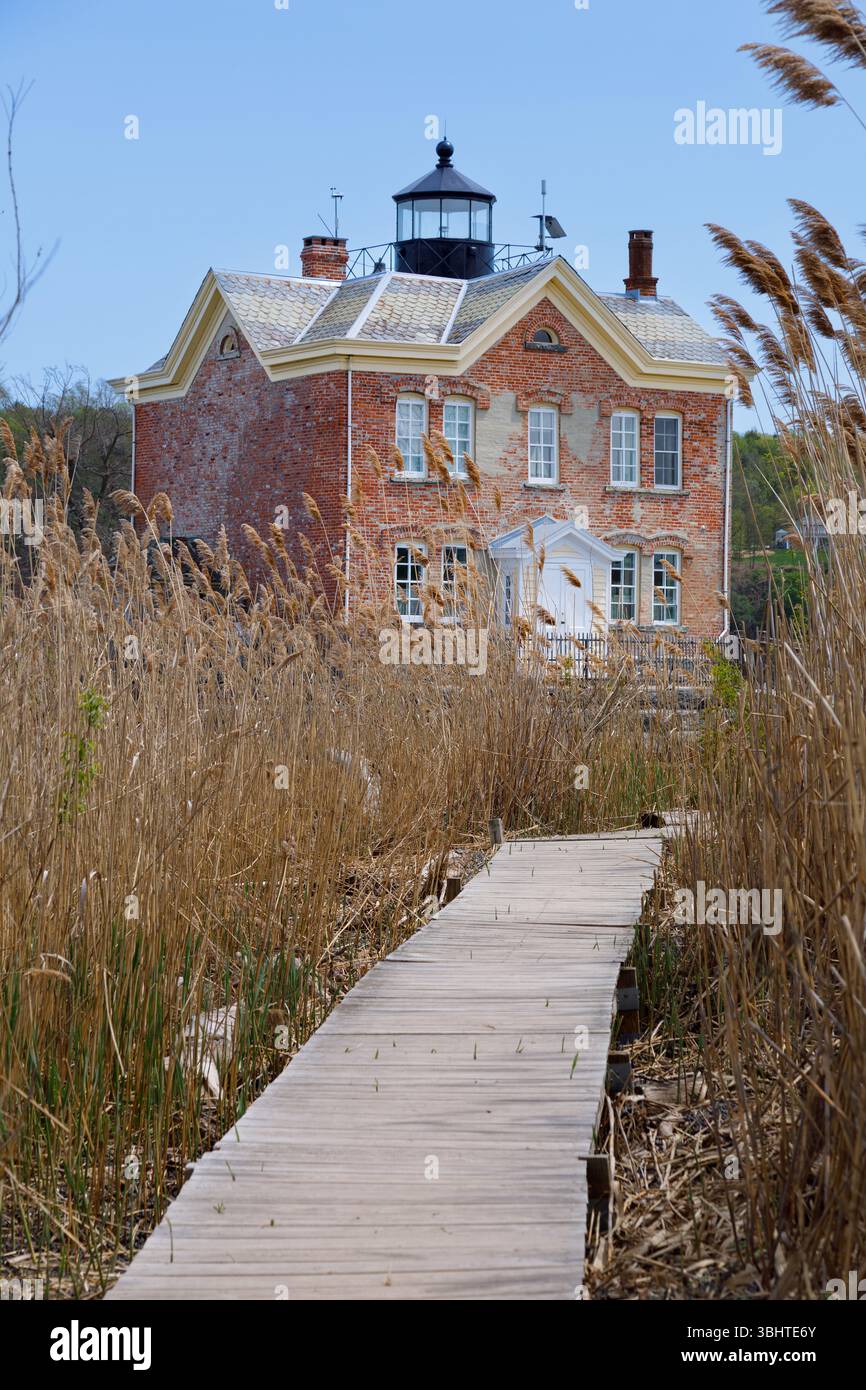 Der Leuchtturm von 1869 markiert den Eingang zum Saugerties Harbor am Esopus Creek. Bundesstaat New York, USA. Stockfoto