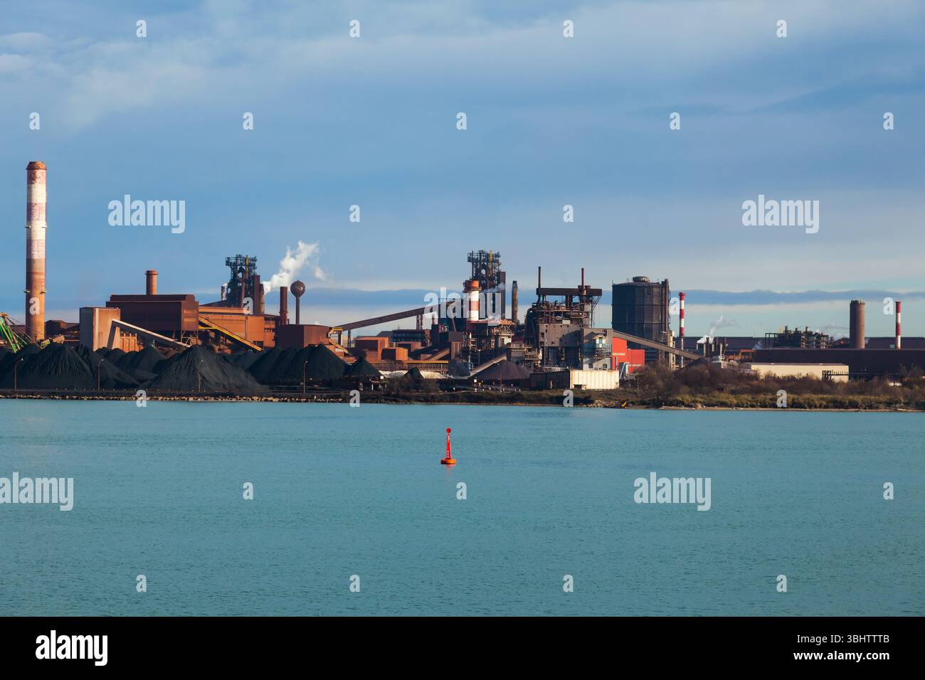 Industriegebiet des Seehafens in Fos-sur-Mer, Frankreich. Stockfoto