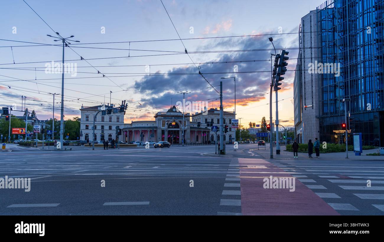 Breslau, Polen - 04.22.2024 - Außenansicht von HALA Świebodzki Stockfoto
