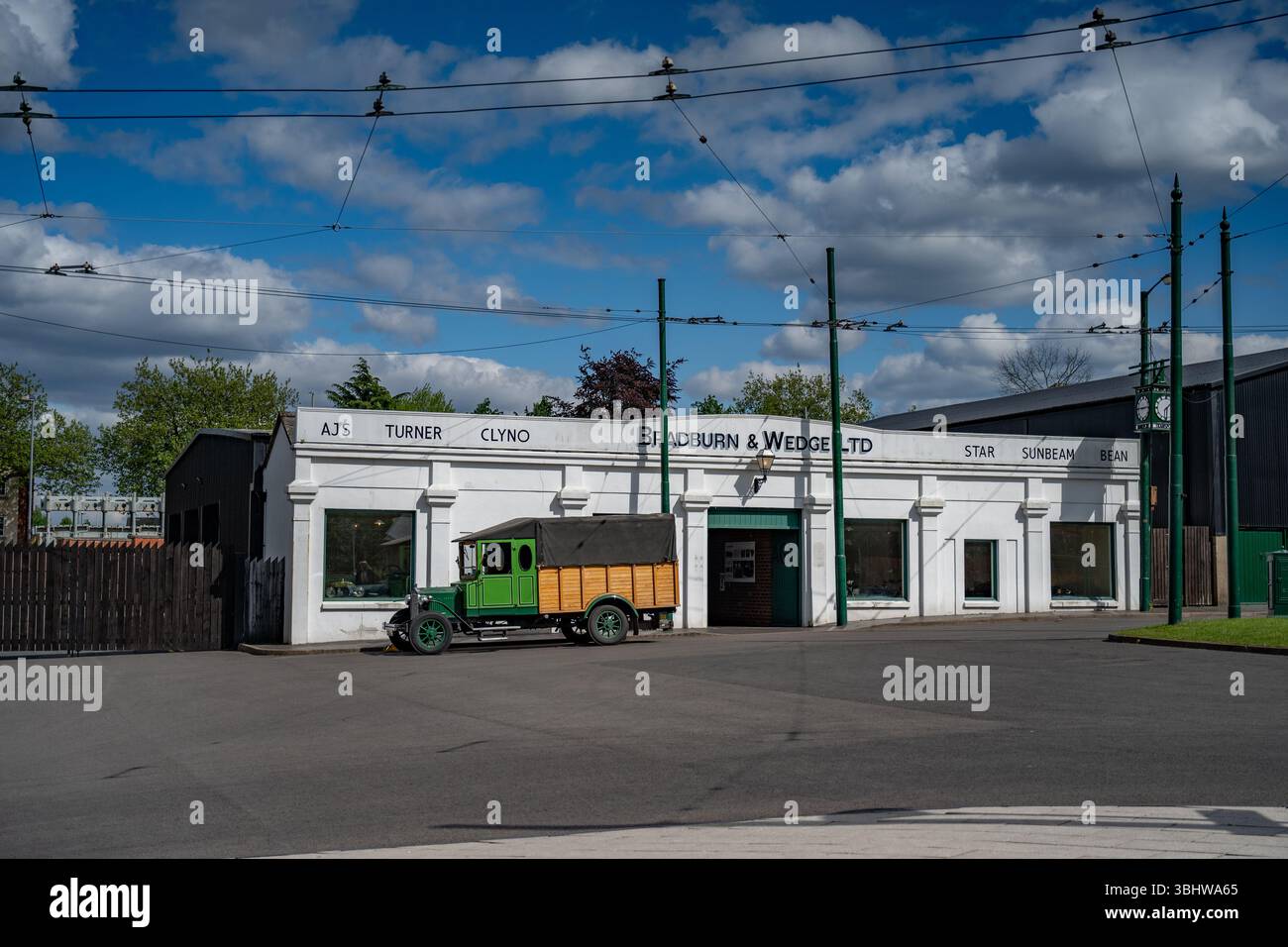 Autogarage im Black Country Living Museum Stockfoto