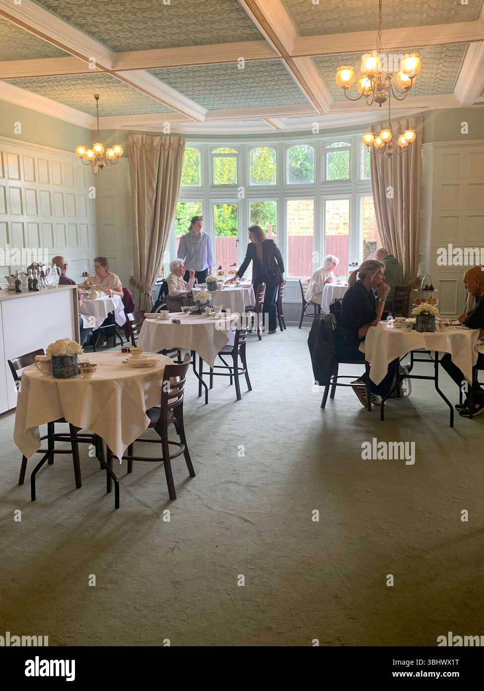 Bletchley Park Haus Kriegsbüros geheim Platz versteckt Milton Keynes The Bombe berühmte Militärsoldaten Navy Army Luftwaffe Nachahmung Spielfilm - Smartphone-aufgenommenes Stockfoto