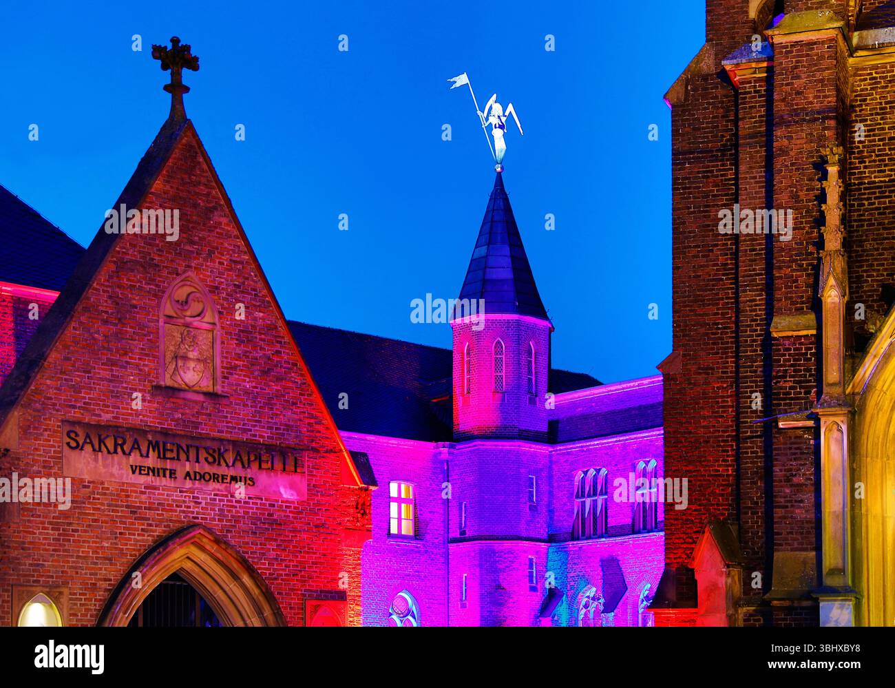 Kevelaer im Licht, Lichtinstallation Sakramentskapelle und Beichtkapelle am Abend, Deutschland, Nordrhein-Westfalen, Niederrhein, Kevelae Stockfoto