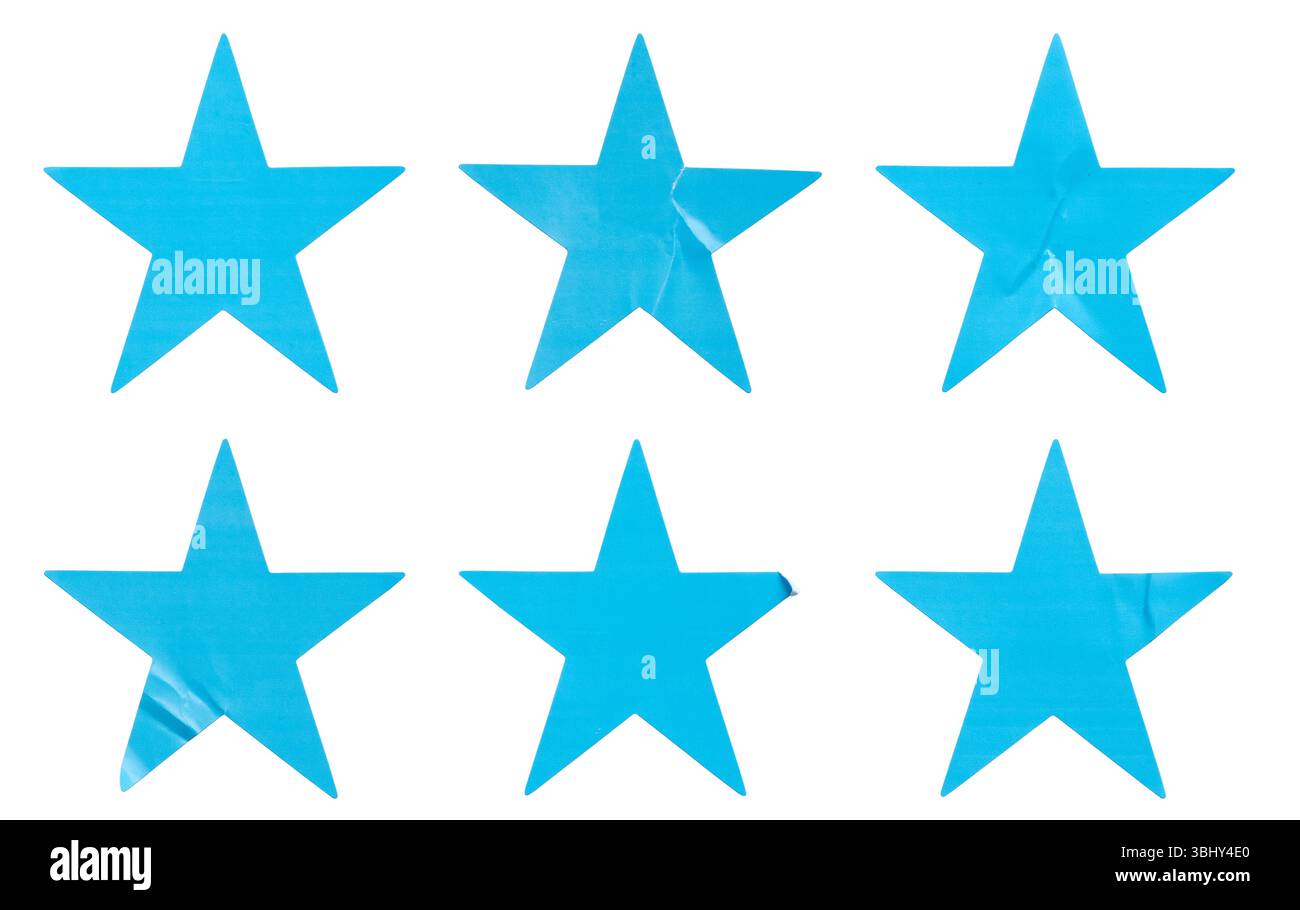 Ein Satz blauer, sternförmiger Papieraufkleber, isoliert auf weißem Hintergrund. Stockfoto