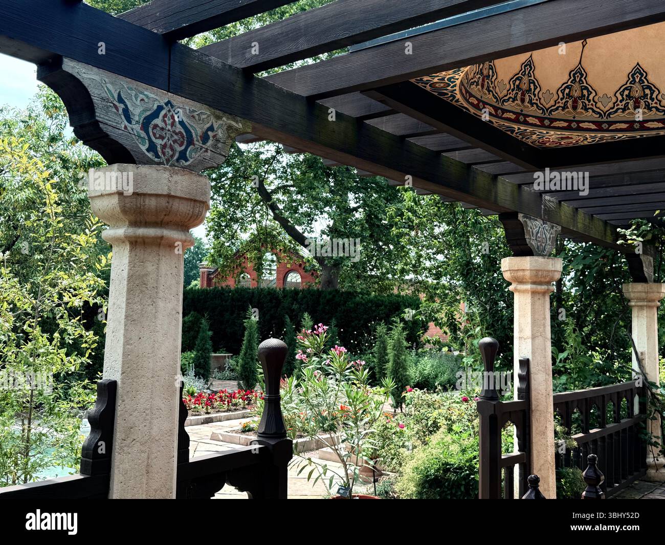 Der Ottoman Garden im Missouri Botanical Garden, St. Louis, USA - Smartphone-aufgenommenes Stockfoto