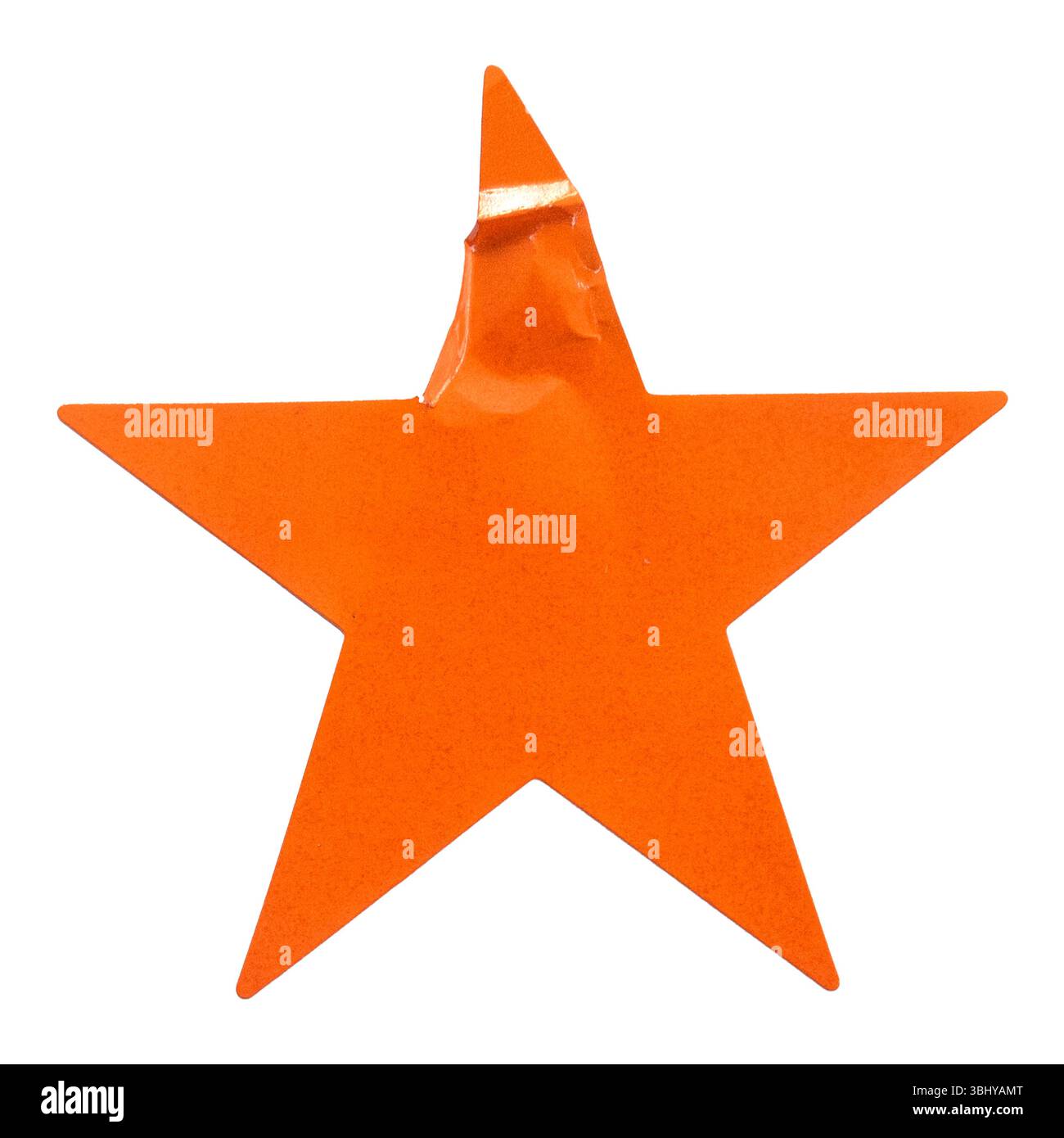 Orangefarbenes, sternförmiges Papieraufkleber isoliert auf weißem Hintergrund. Stockfoto