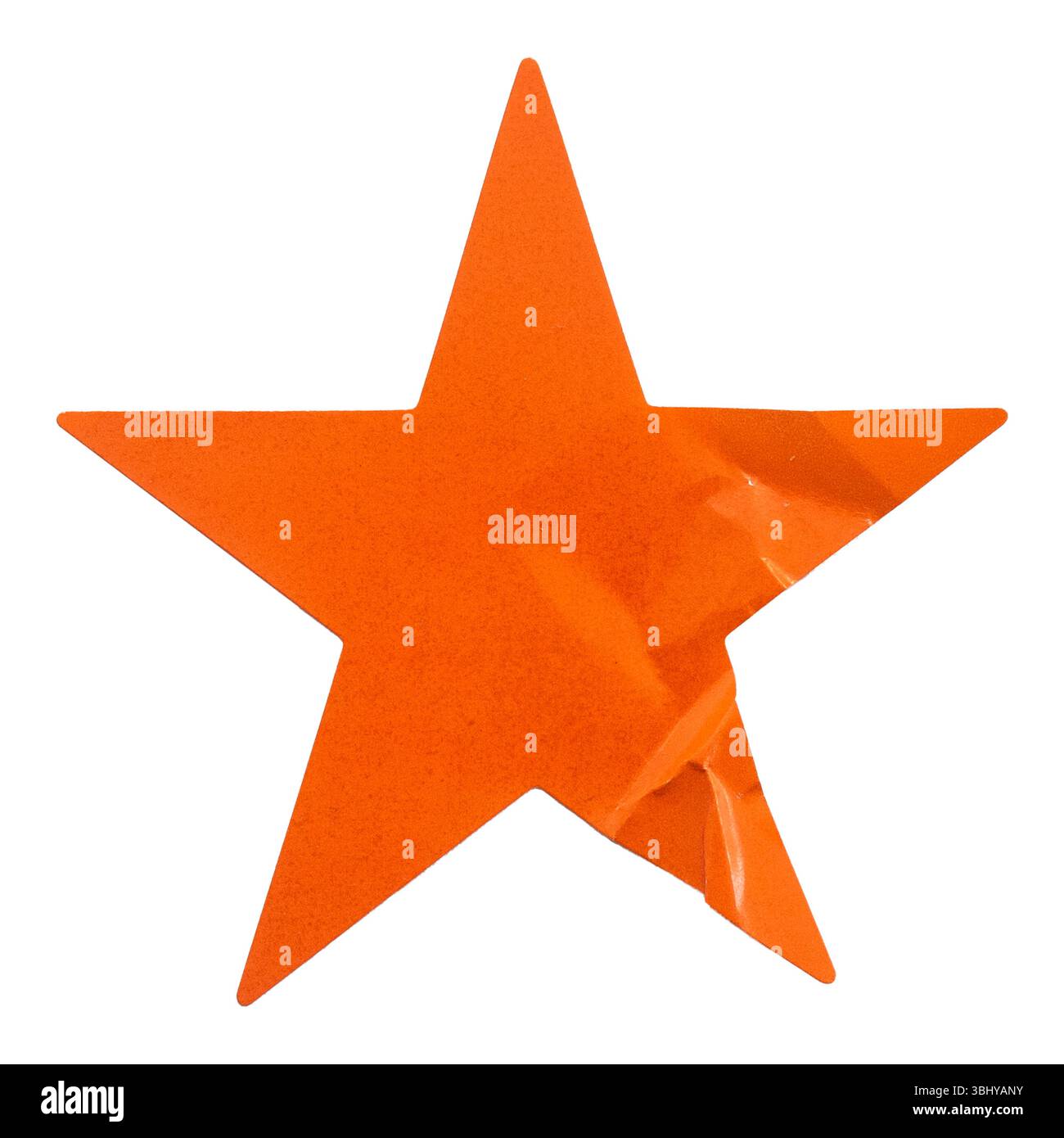 Orangefarbenes, sternförmiges Papieraufkleber isoliert auf weißem Hintergrund. Stockfoto