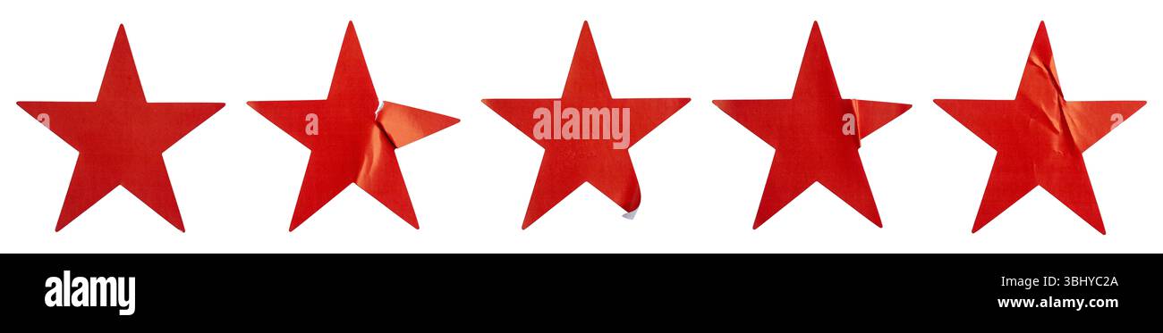 Ein Satz roter, sternförmiger Papieraufkleber, isoliert auf weißem Hintergrund. Stockfoto