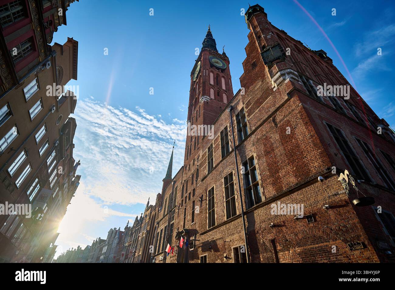 Historische Ziegelfassade in Gdańsk: Ein Einblick in das architektonische Erbe der Stadt Stockfoto