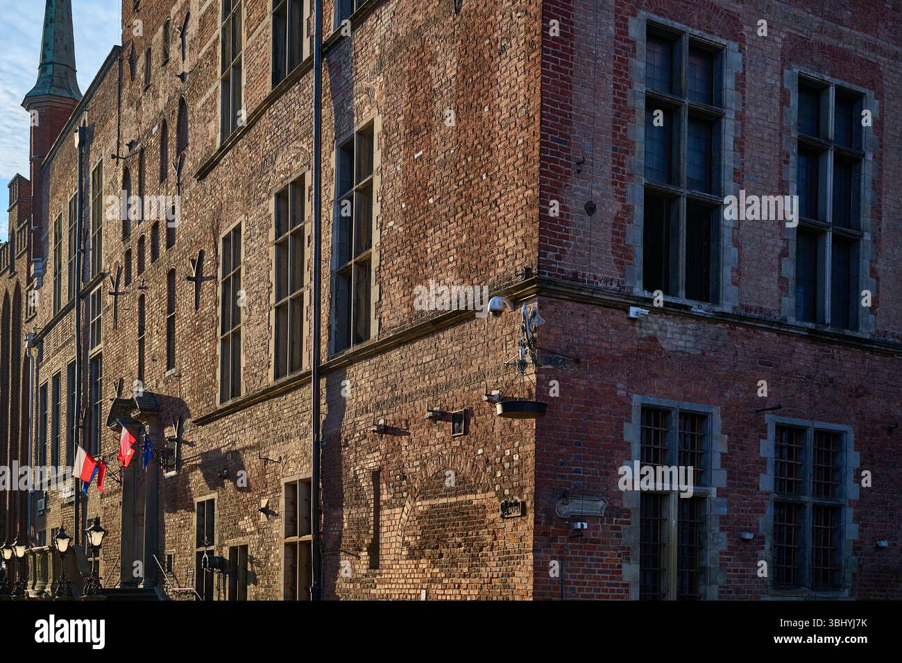 Historische Ziegelfassade in Gdańsk: Ein Einblick in das architektonische Erbe der Stadt Stockfoto