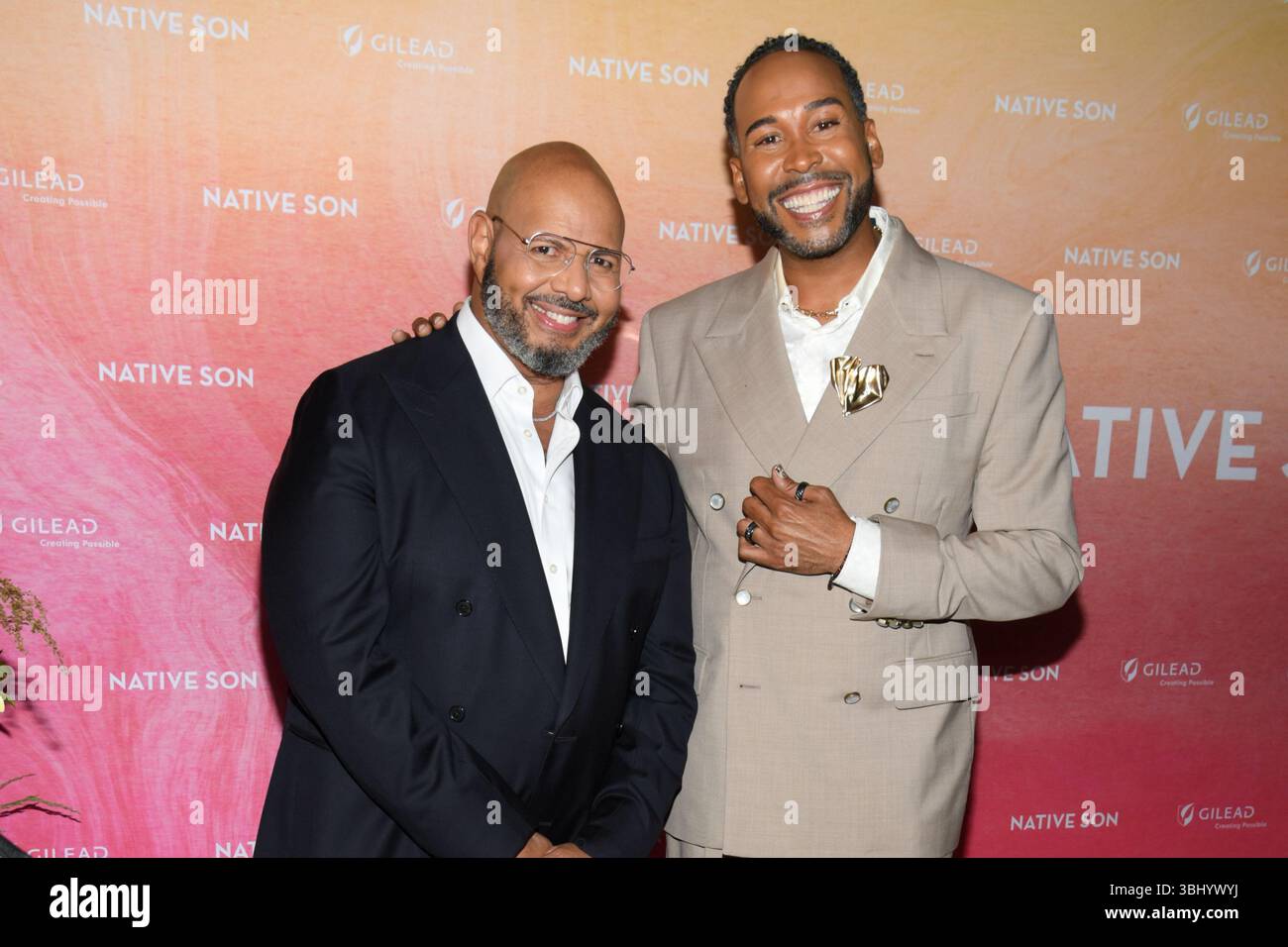 New York, USA. Juni 2025. Emil Wilbekin und David J. Johns nehmen am 11. Juni 2025 an den Native Son Awards 2025 im IAC Building in New York Teil. (Foto: Efren Landaos/SIPA USA) Credit: SIPA USA/Alamy Live News Stockfoto