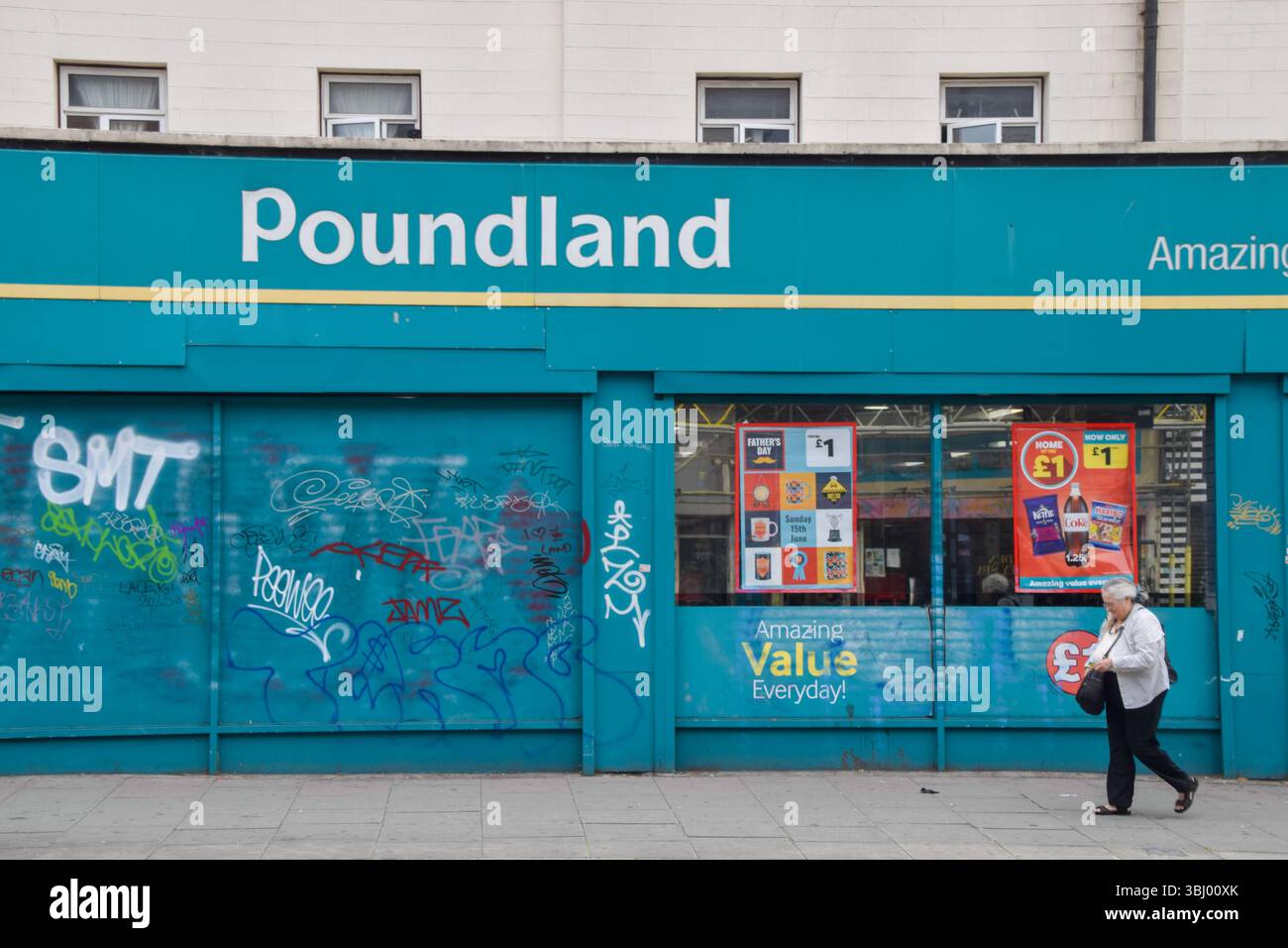 London, Großbritannien. Juni 2025. Außenansicht des Poundland Stores in Camden, da die schwierige Rabattkette für ein Pfund verkauft wird. Bis zu 100 Geschäfte können geschlossen werden. Guthaben: Vuk Valcic/Alamy Live News Stockfoto