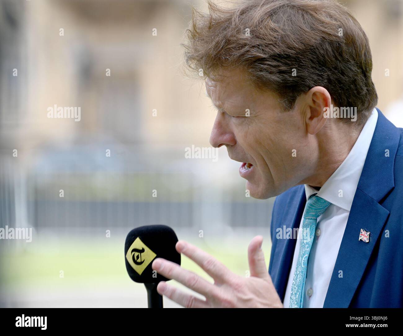 Richard Tice Abgeordneter (Reform: Boston and Skegness) auf College Green, Westminster, um Rachel Reeves Ausgabenüberprüfung, 11. Juni 2025 zu diskutieren Stockfoto