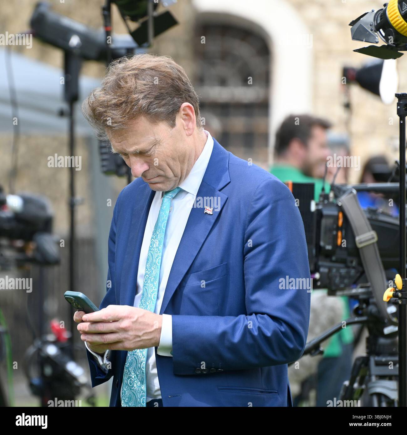 Richard Tice Abgeordneter (Reform: Boston and Skegness) auf College Green, Westminster, um Rachel Reeves Ausgabenüberprüfung, 11. Juni 2025 zu diskutieren Stockfoto