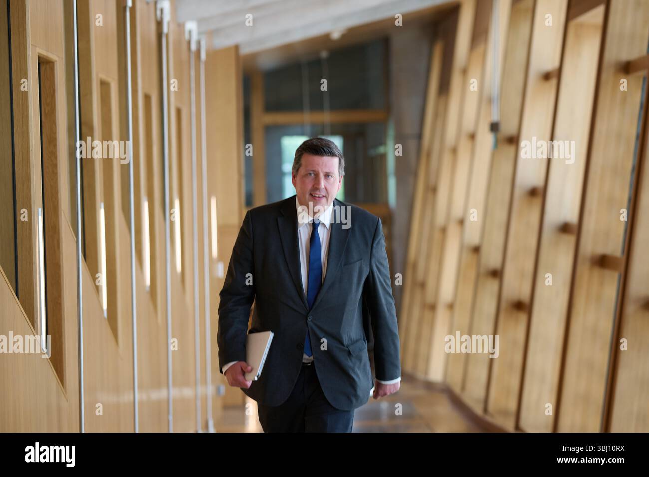 Edinburgh Schottland, Vereinigtes Königreich 12. Juni 2025. Minister für parlamentarische Wirtschaft Jamie Hepburn MSP im schottischen Parlament für erste Fragen des Ministers. Credit sst/alamy Live News Stockfoto