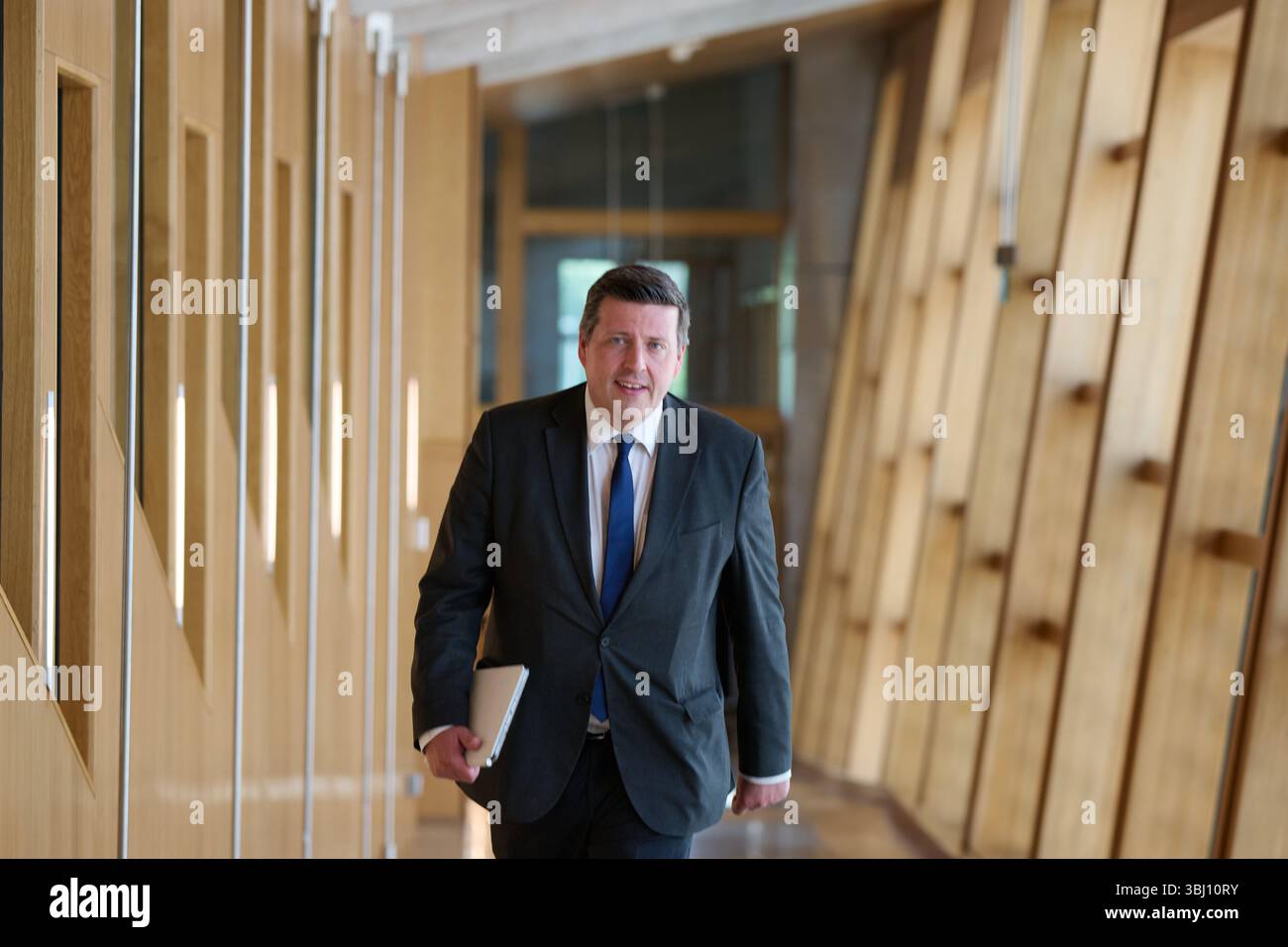 Edinburgh Schottland, Vereinigtes Königreich 12. Juni 2025. Minister für parlamentarische Wirtschaft Jamie Hepburn MSP im schottischen Parlament für erste Fragen des Ministers. Credit sst/alamy Live News Stockfoto