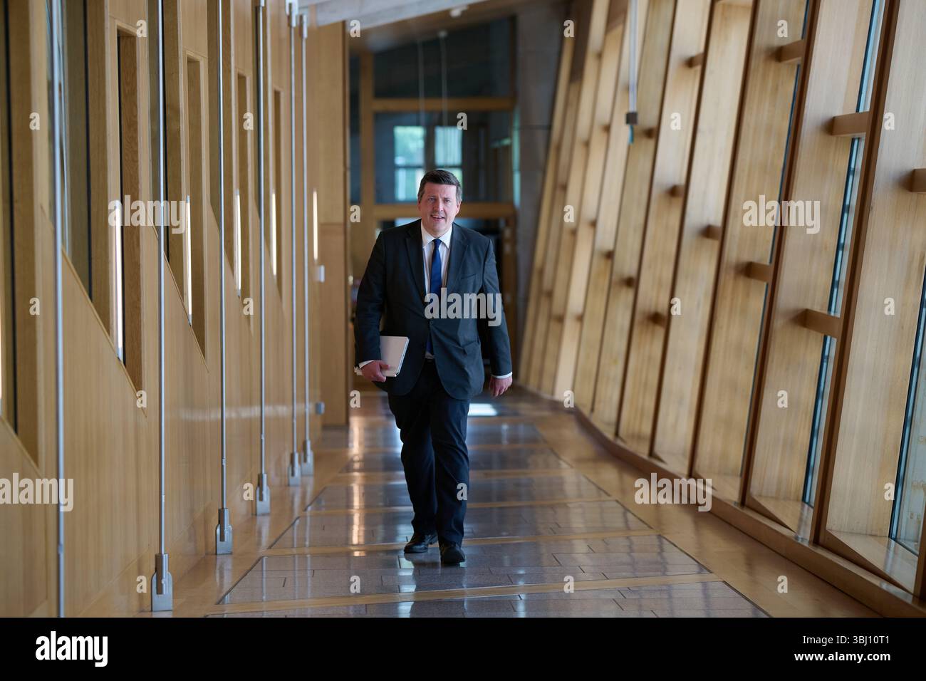 Edinburgh Schottland, Vereinigtes Königreich 12. Juni 2025. Minister für parlamentarische Wirtschaft Jamie Hepburn MSP im schottischen Parlament für erste Fragen des Ministers. Credit sst/alamy Live News Stockfoto