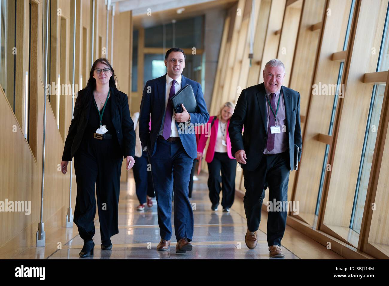 Edinburgh Schottland, Vereinigtes Königreich 12. Juni 2025. Anas Sarwar MSP und Davy Russell MSP im schottischen Parlament für erste Ministerfragen. Credit sst/alamy Live News Stockfoto
