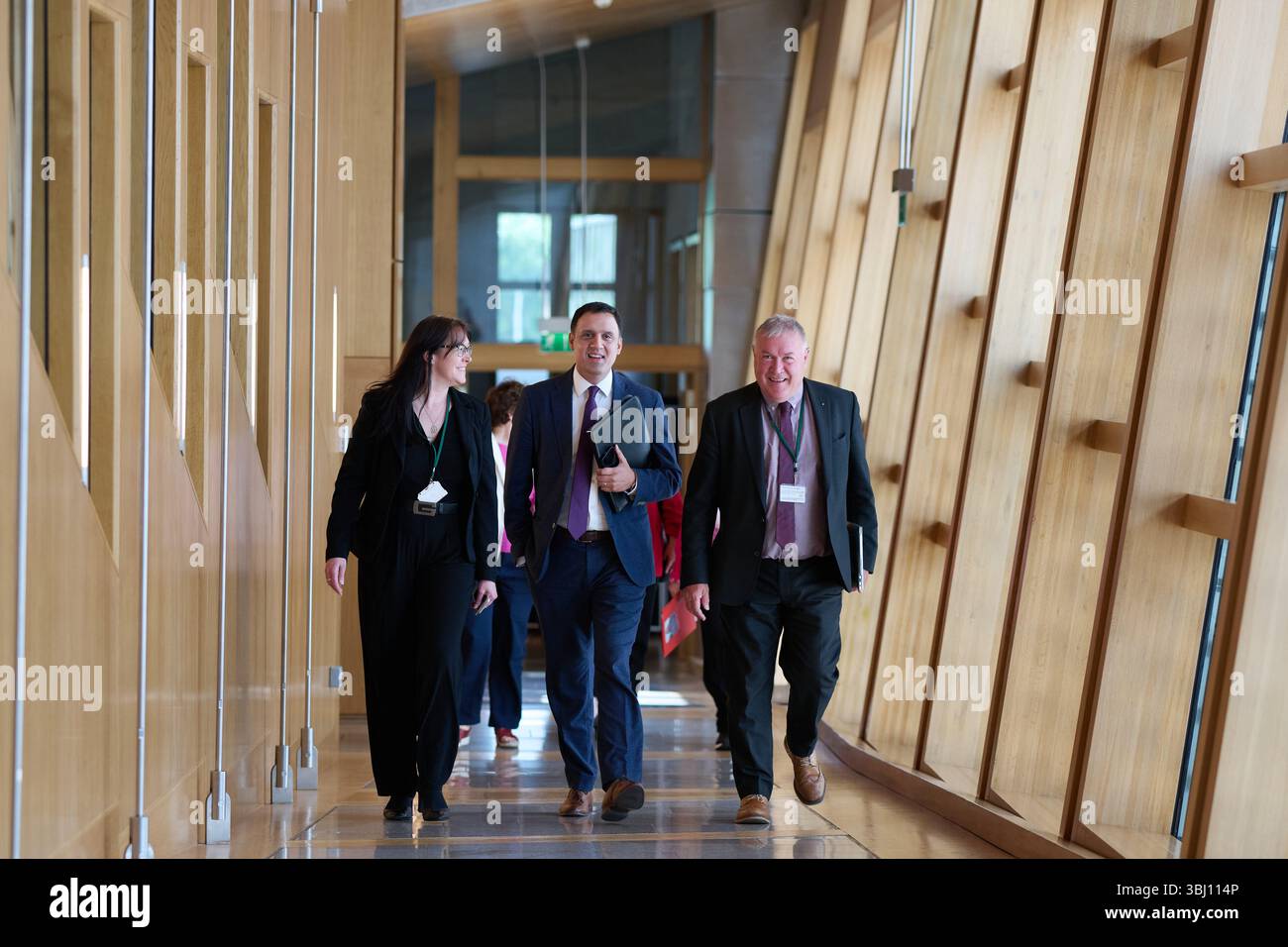 Edinburgh Schottland, Vereinigtes Königreich 12. Juni 2025. Anas Sarwar MSP und Davy Russell MSP im schottischen Parlament für erste Ministerfragen. Credit sst/alamy Live News Stockfoto