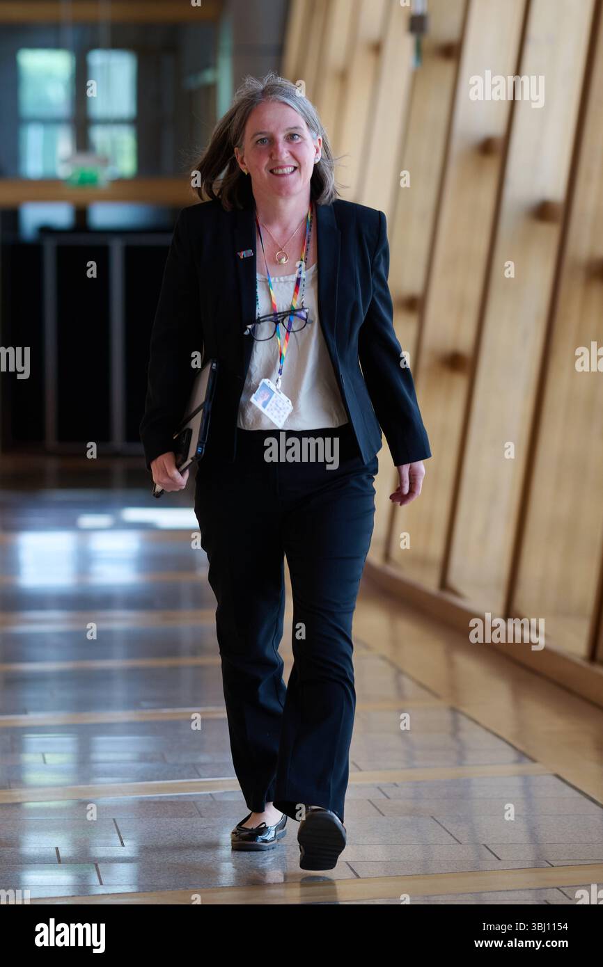 Edinburgh Schottland, Vereinigtes Königreich 12. Juni 2025. Minister für Drogen- und Alkoholpolitik und Sport Maree Todd MSP im schottischen Parlament für erste Ministerfragen. Credit sst/alamy Live News Stockfoto