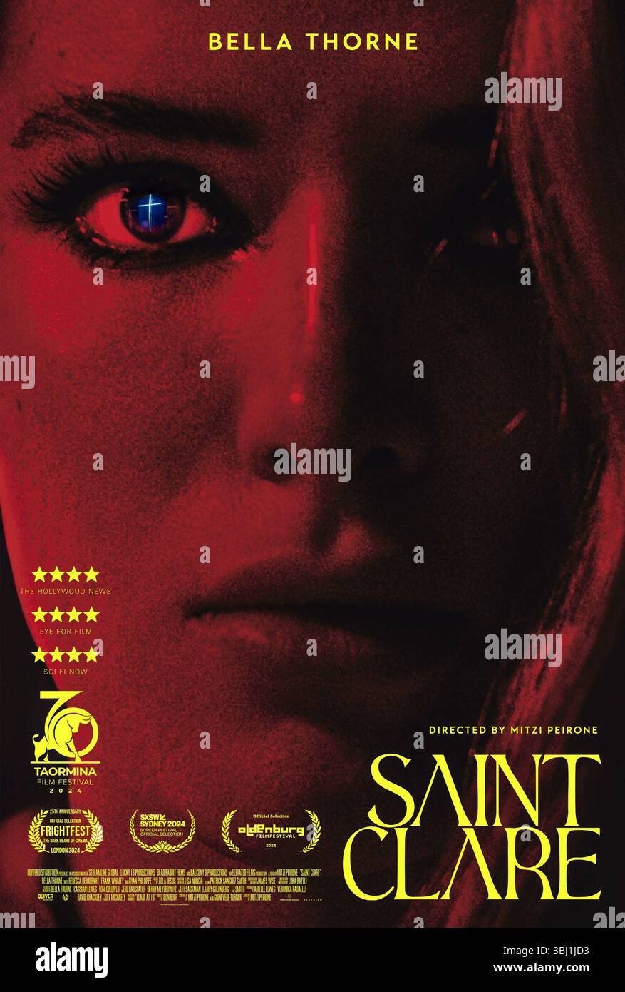 Saint Clare (2024) von Mitzi Peirone mit Bella Thorne, Ryan Phillippe und Rebecca de Mornay. In einer kleinen Stadt wird eine Einzelperson von Stimmen heimgesucht, die sie dazu bringen, unvorsätzliche Menschen zu ermorden und damit davonzukommen, bis ihr letzter Mord sie in ein Kaninchenloch saugt, das voller Korruption, Menschenhandel und Visionen aus dem Jenseits ist. US-Poster NUR FÜR REDAKTIONELLE ZWECKE. Quelle: BFA / Quiver Distribution Stockfoto