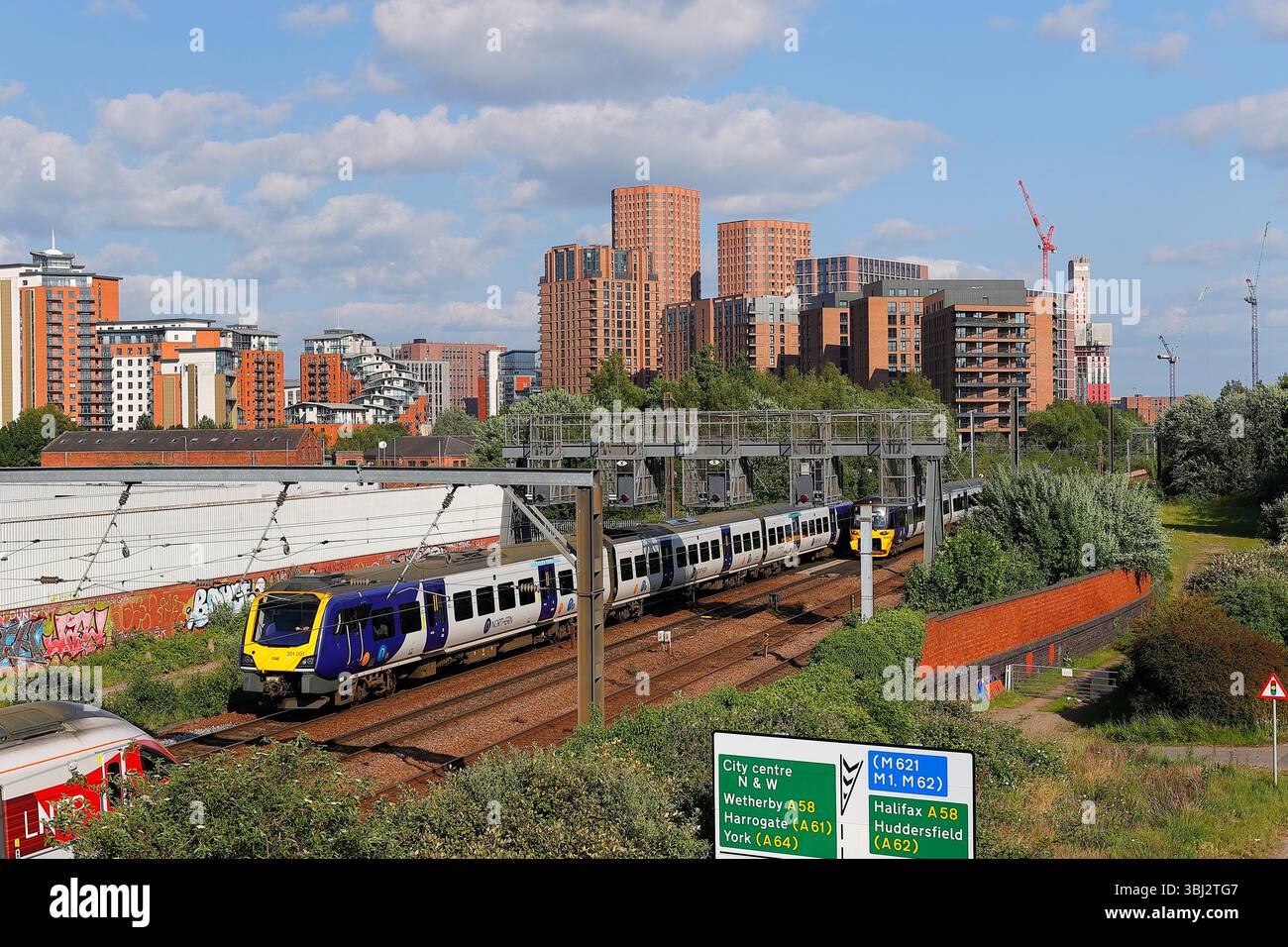 Northern Arriva Züge in Leeds City, West Yorkshire, Großbritannien Stockfoto