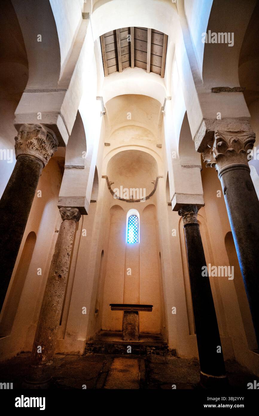 Die St. Barbara-Kirche in Trogir, Kroatien, ist als heiliges architektonisches Erbe klassifiziert. Stockfoto