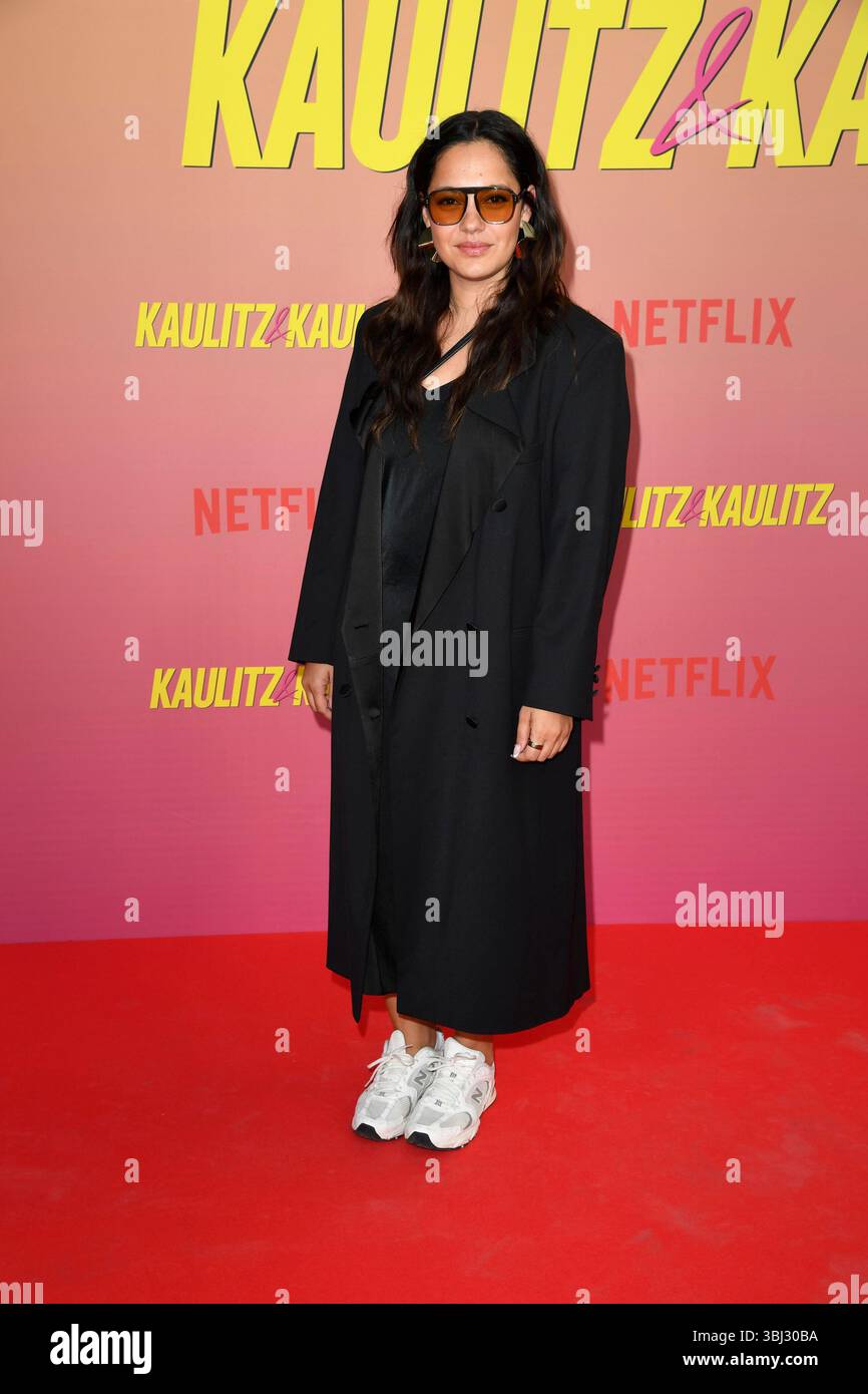 Nilam Farooq bei der Premiere der neuen -Kaulitz & Kaulitz- (Netflix) Serien-Staffel am 12.06.2025 in Berlin Stockfoto