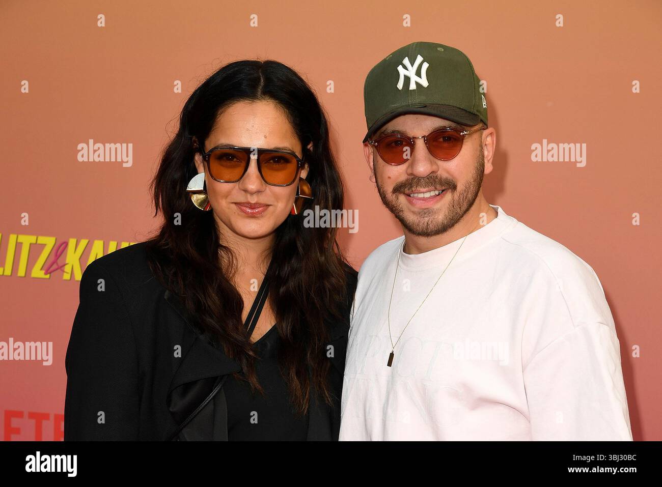 Nilam Farooq und Edin Hasanovic bei der Premiere der neuen -Kaulitz & Kaulitz- (Netflix) Serien-Staffel am 12.06.2025 in Berlin Stockfoto