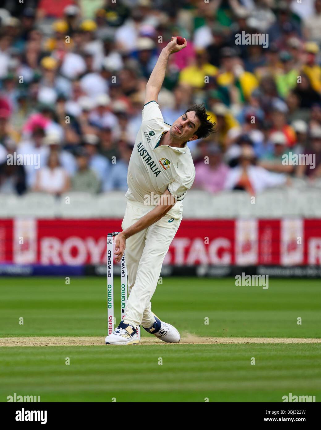 LONDON, VEREINIGTES KÖNIGREICH. 12. Juni: Pat Cummins of Australia (Kapitän) in Aktion beim Finale der ICC World Test Championship Australien gegen Südafrika 2025 auf dem Lord's Cricket Ground am Donnerstag, den 12. Juni 2025 in LONDON, GROSSBRITANNIEN. Quelle: Taka Wu/Alamy Live News Stockfoto