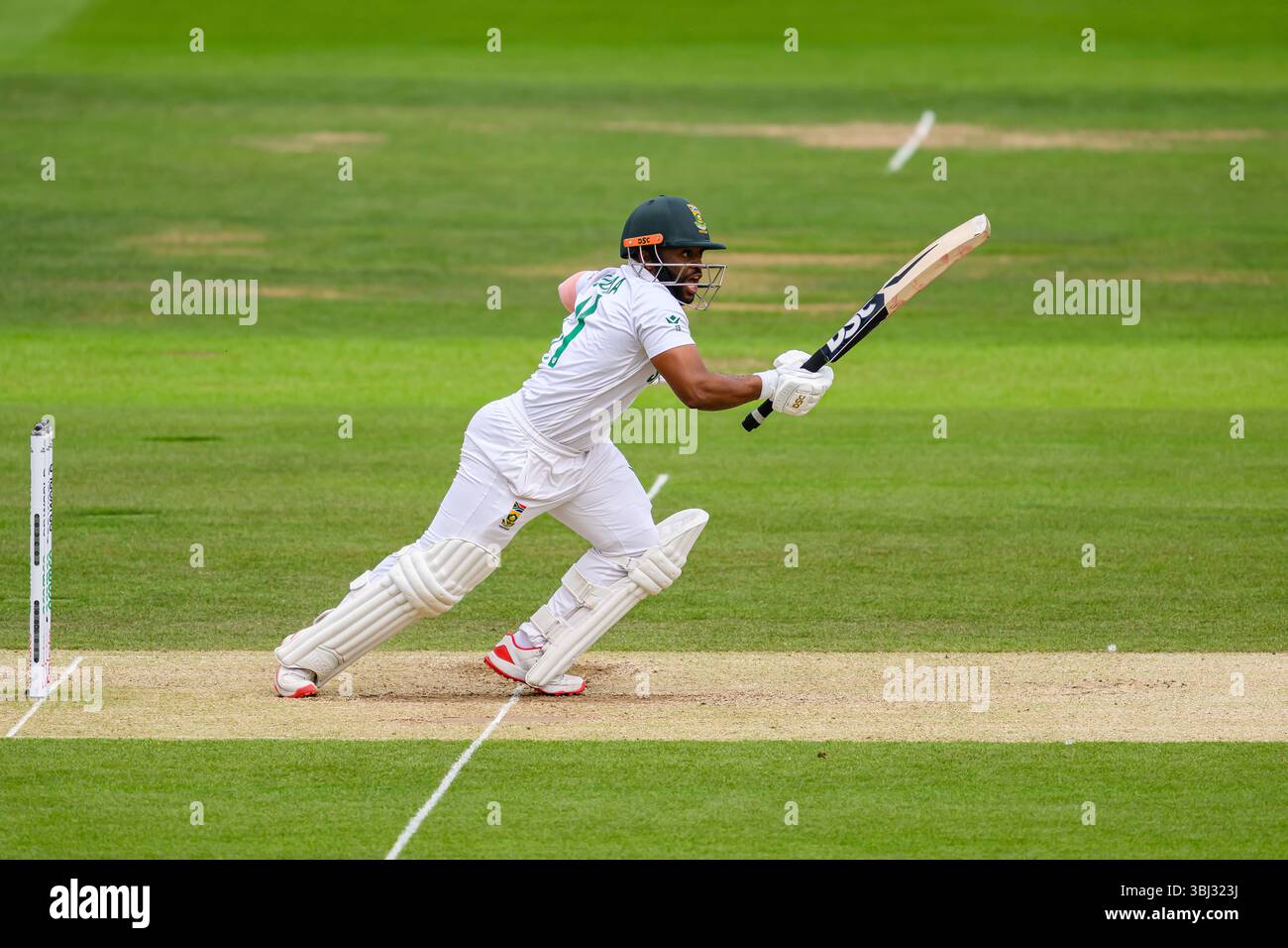 LONDON, VEREINIGTES KÖNIGREICH. 12. Juni: Temba Bavuma von Südafrika (Capt.) in Aktion beim Finale der ICC World Test Championship Australien gegen Südafrika 2025 auf dem Lord's Cricket Ground am Donnerstag, den 12. Juni 2025 in LONDON, GROSSBRITANNIEN. Quelle: Taka Wu/Alamy Live News Stockfoto