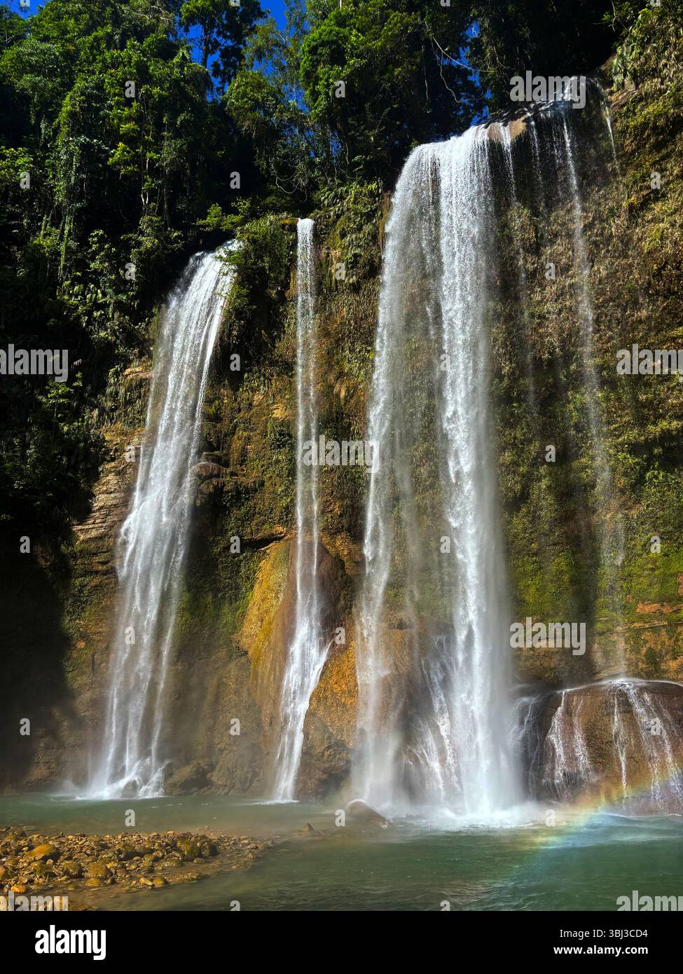 Tenaru Falls, in der Nähe von Honiara, Guadalcanal, Salomonen Inseln. Kein MR - Smartphone-aufgenommenes Stockfoto