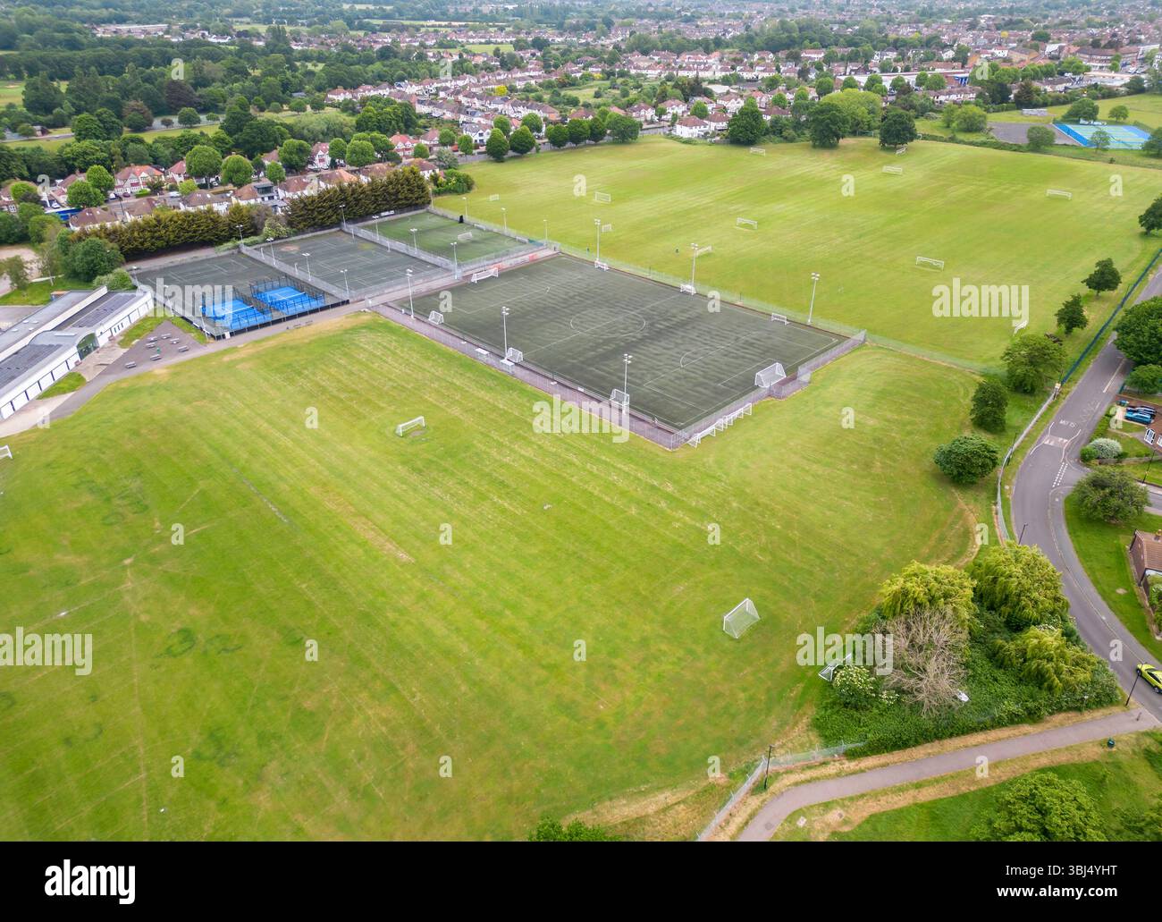 Blick aus der Vogelperspektive auf das Coldharbour Freizeitzentrum, ein bedeutendes Sportzentrum im londoner Stadtteil greenwich. Mit 9 Gras und 1 3 g Fußballfelder verschiedene n Stockfoto