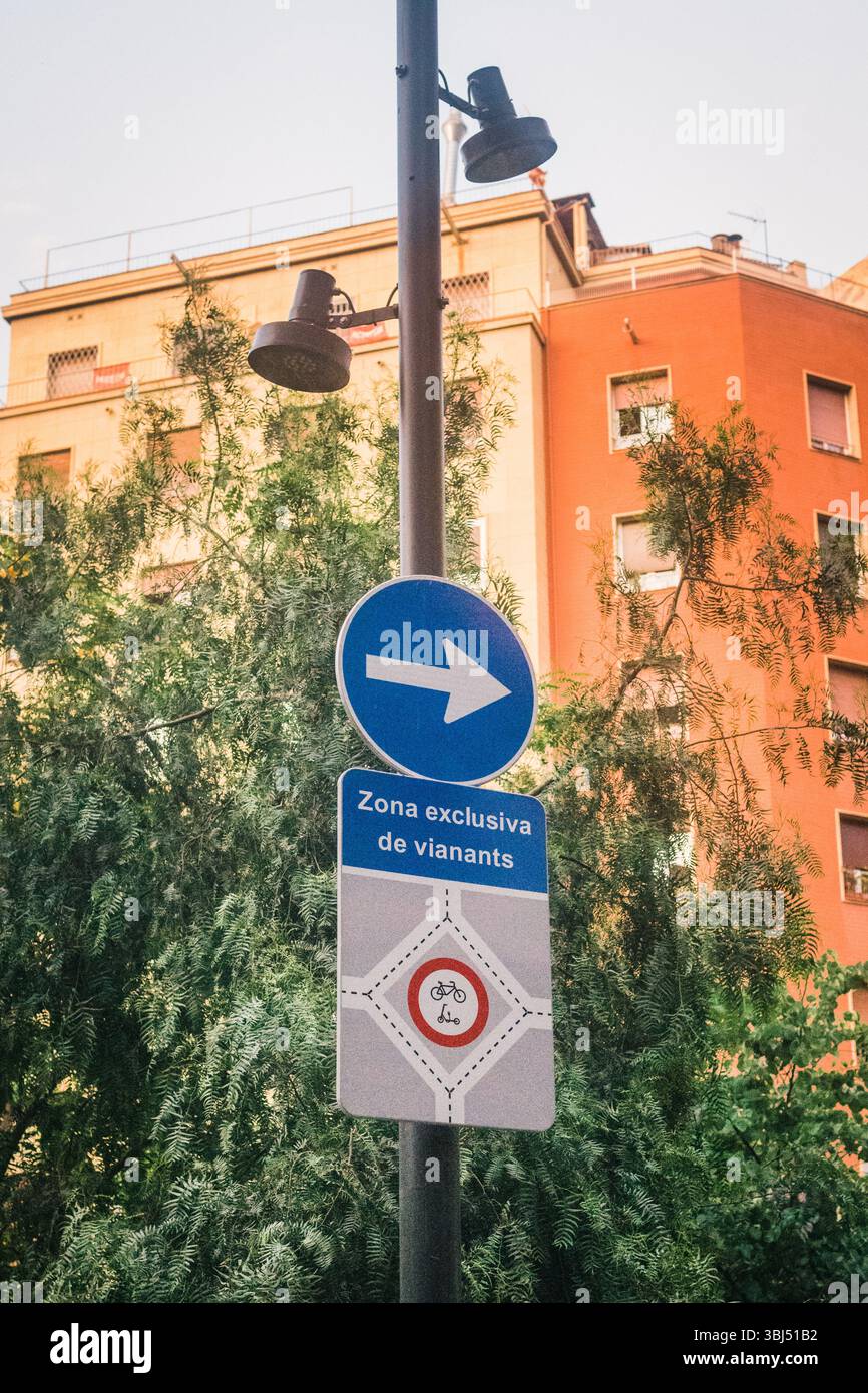 Barcelona Sommerstraßen Stockfoto