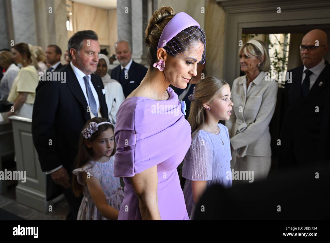 Stockholm, Schweden. Juni 2025. Chris O'Neill, Prinzessin Madeleine und Töchter Prinzessin Adrienne und Prinzessin Leonore nach der Taufe von Prinzessin Ines in der Drottningholm Palace Chapel in Stockholm, Schweden, am 13. Juni 2025.Foto: Anders Wiklund/TT/Code 10040 Credit: TT News Agency/Alamy Live News Stockfoto