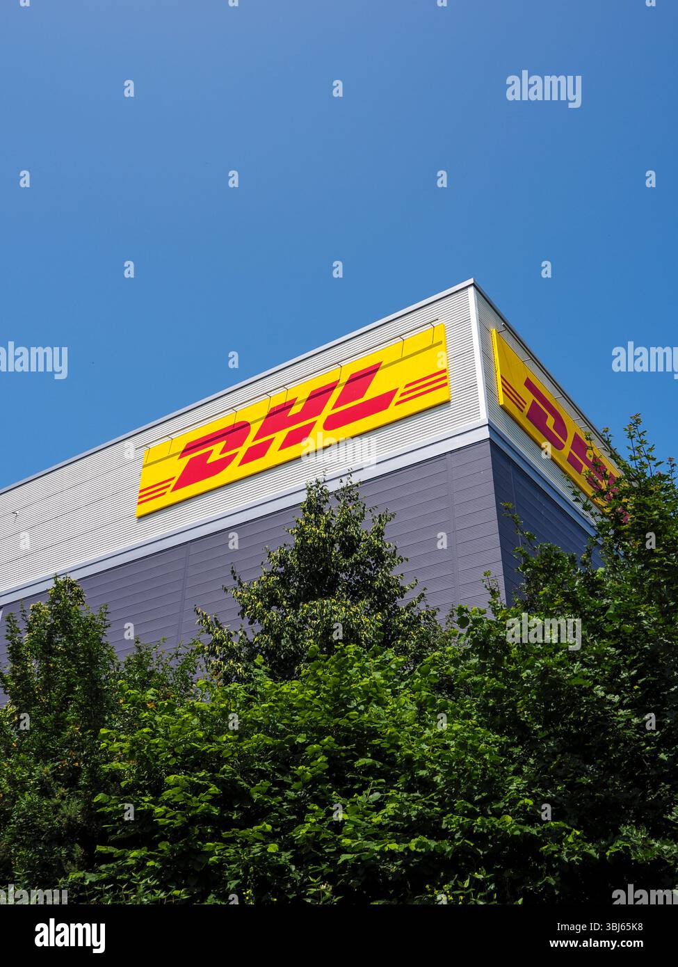 DHL Express Reading, Courier Company, Reading, Berkshire, England, GROSSBRITANNIEN, GB. Stockfoto