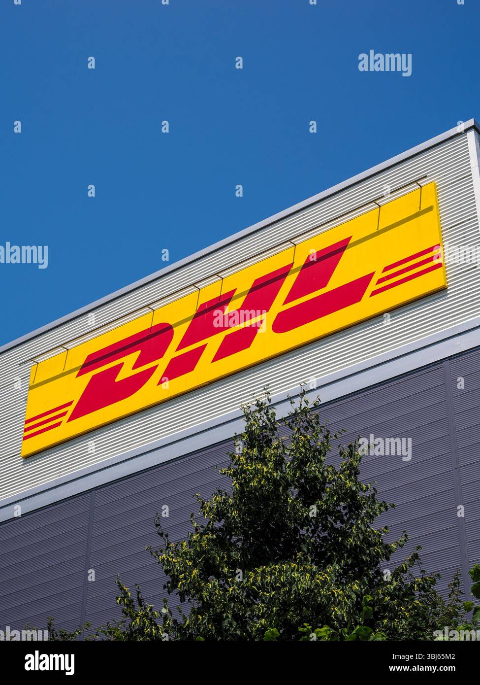 DHL Express Reading, Courier Company, Reading, Berkshire, England, GROSSBRITANNIEN, GB. Stockfoto