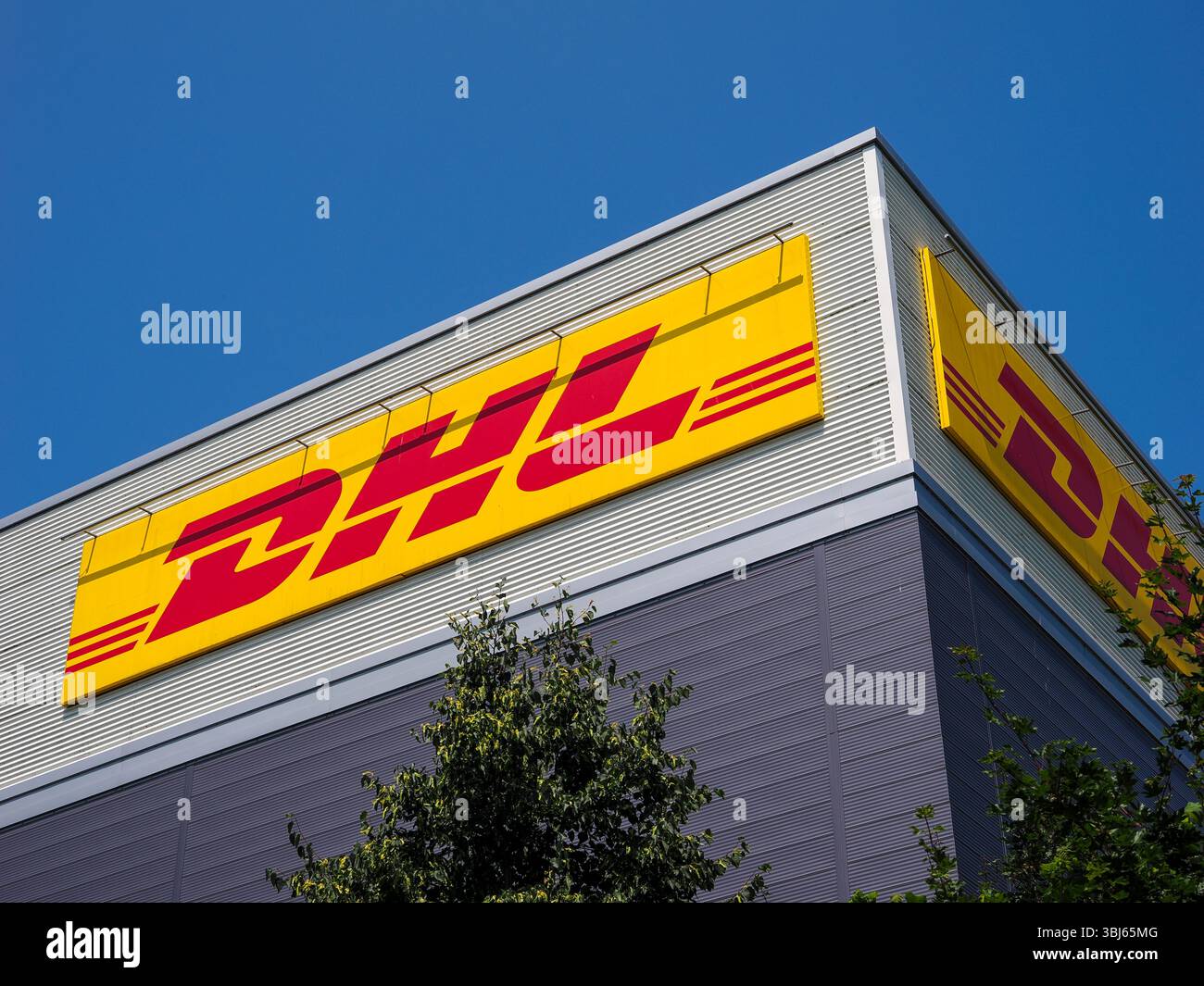 DHL Express Reading, Courier Company, Reading, Berkshire, England, GROSSBRITANNIEN, GB. Stockfoto