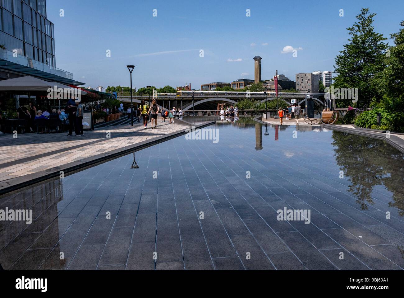 Blick auf die Themse der Grosvenor Bridge vom Battersea Power Station in South London. Foto: SMP News Stockfoto