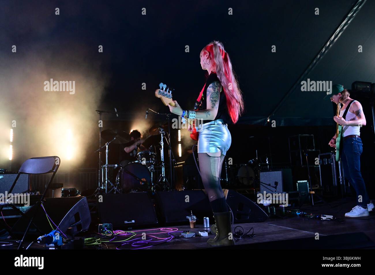 London, Großbritannien. Juni 2025. Beim Outbreak fest beim LIDO Festival in London, Großbritannien, entkernen sie ein Gewässer aus Vorformen. (Foto von 李世惠/siehe Li/Picture Capital) Credit: Siehe Li/Picture Capital/Alamy Live News Stockfoto