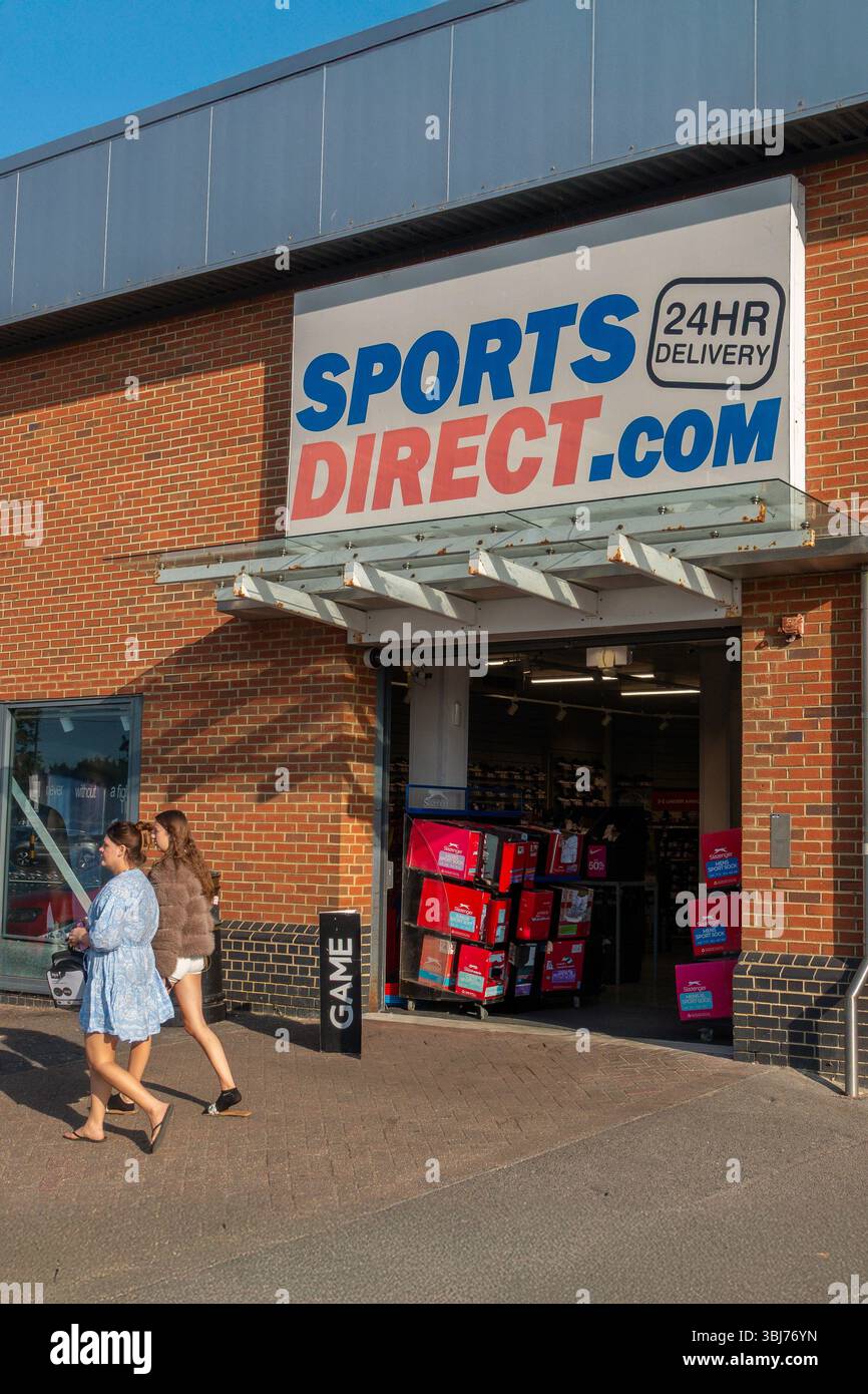 Sports Direct, Bekleidung, Sportswear, Computerspiele, Spiel, Sturry Road, Canterbury, Kent Stockfoto