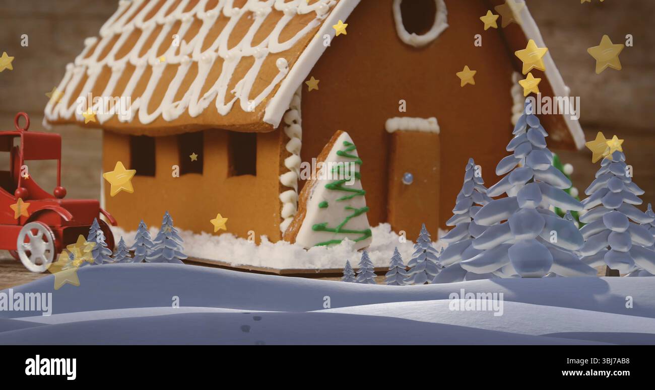 Lebkuchenhaus auf Holztisch, roter Spielzeugwagen, Kiefern und Goldkonfetti Stockfoto